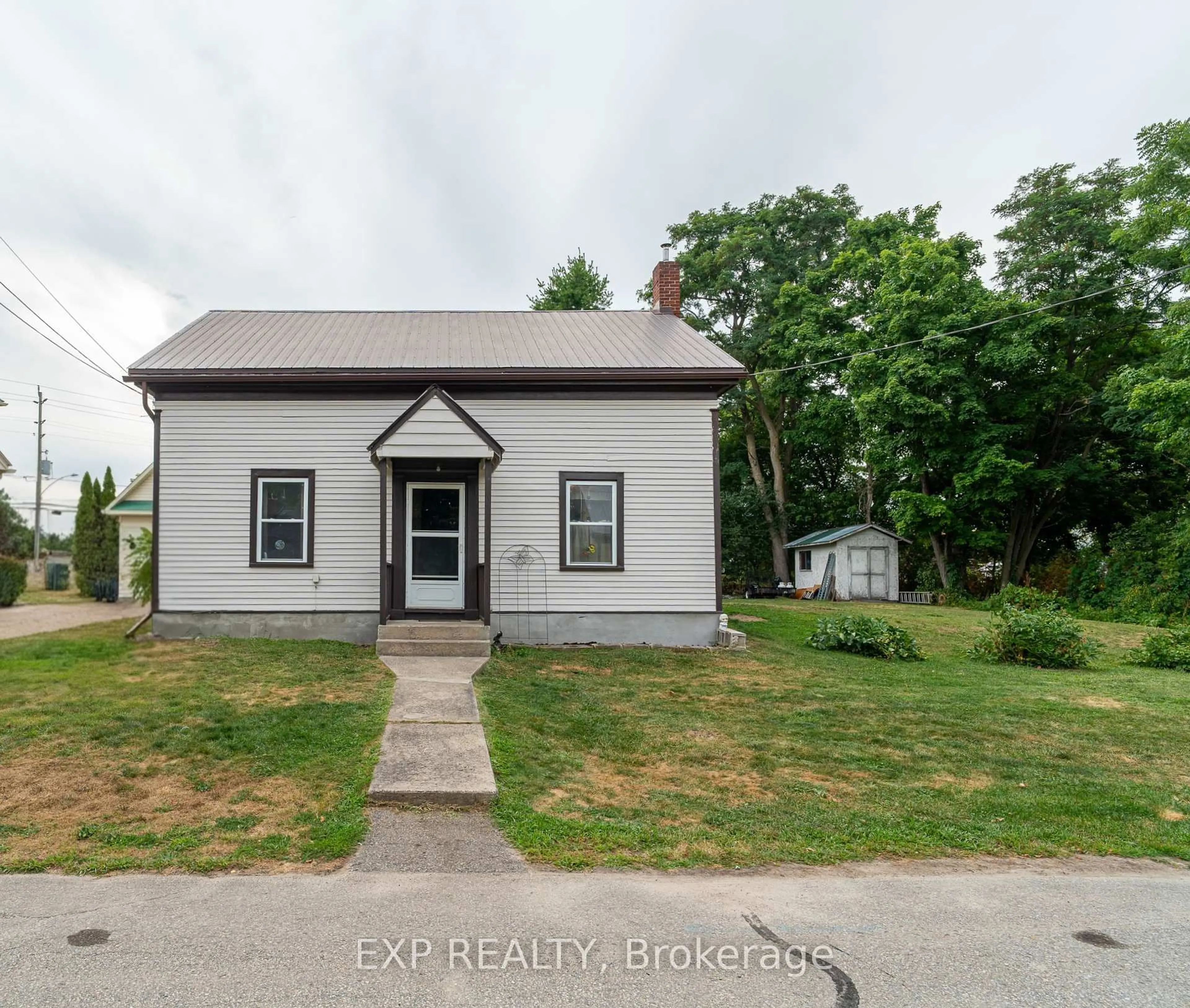 A pic from outside/outdoor area/front of a property/back of a property/a pic from drone, building for 105 Rideau St, Merrickville-Wolford Ontario K0G 1N0
