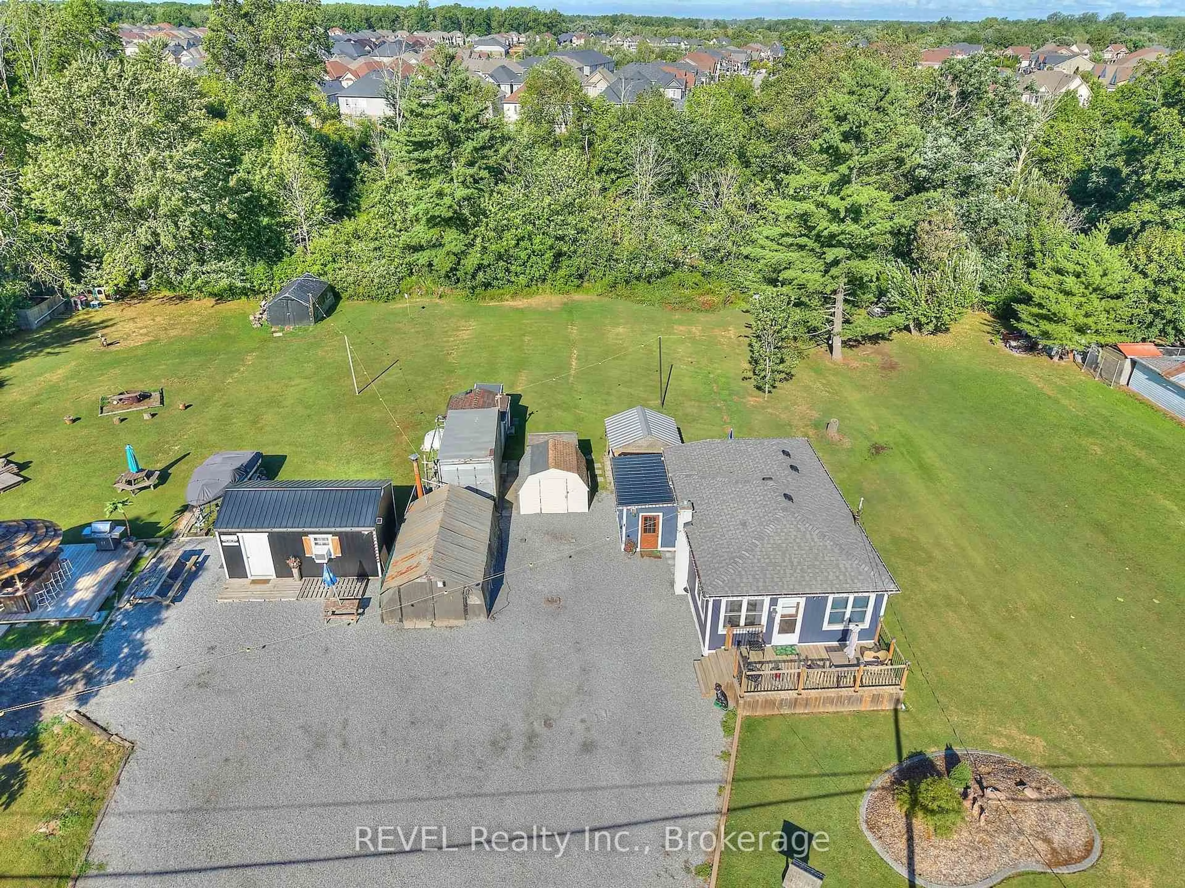 A pic from outside/outdoor area/front of a property/back of a property/a pic from drone, unknown for 9197 Sodom Rd, Niagara Falls Ontario L2E 6S6