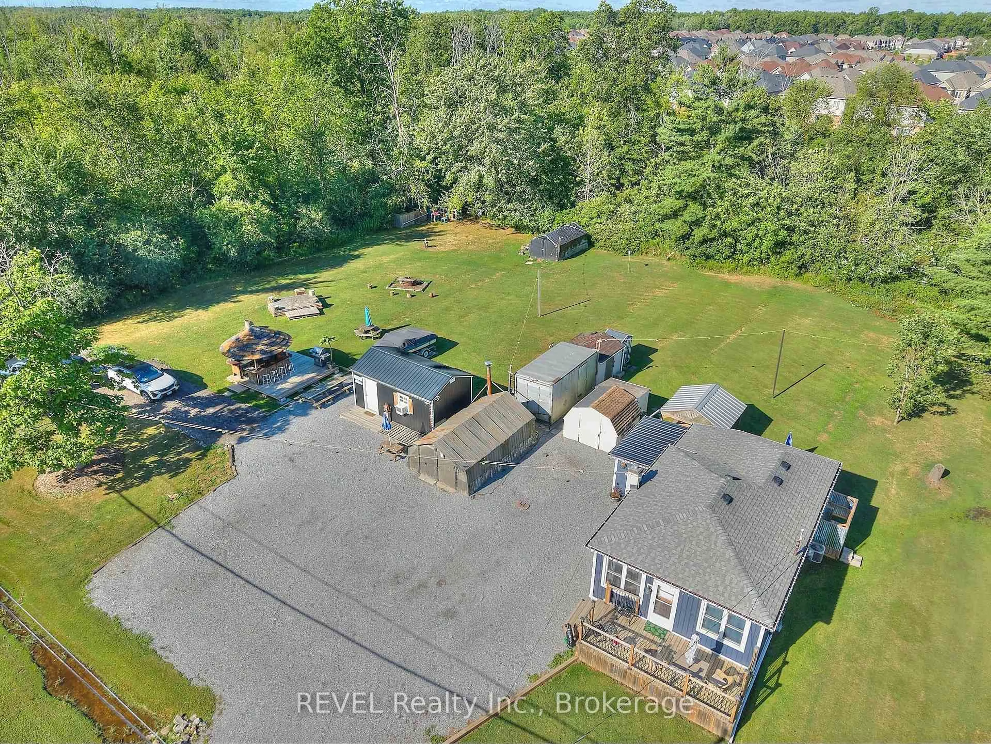 A pic from outside/outdoor area/front of a property/back of a property/a pic from drone, unknown for 9197 Sodom Rd, Niagara Falls Ontario L2E 6S6