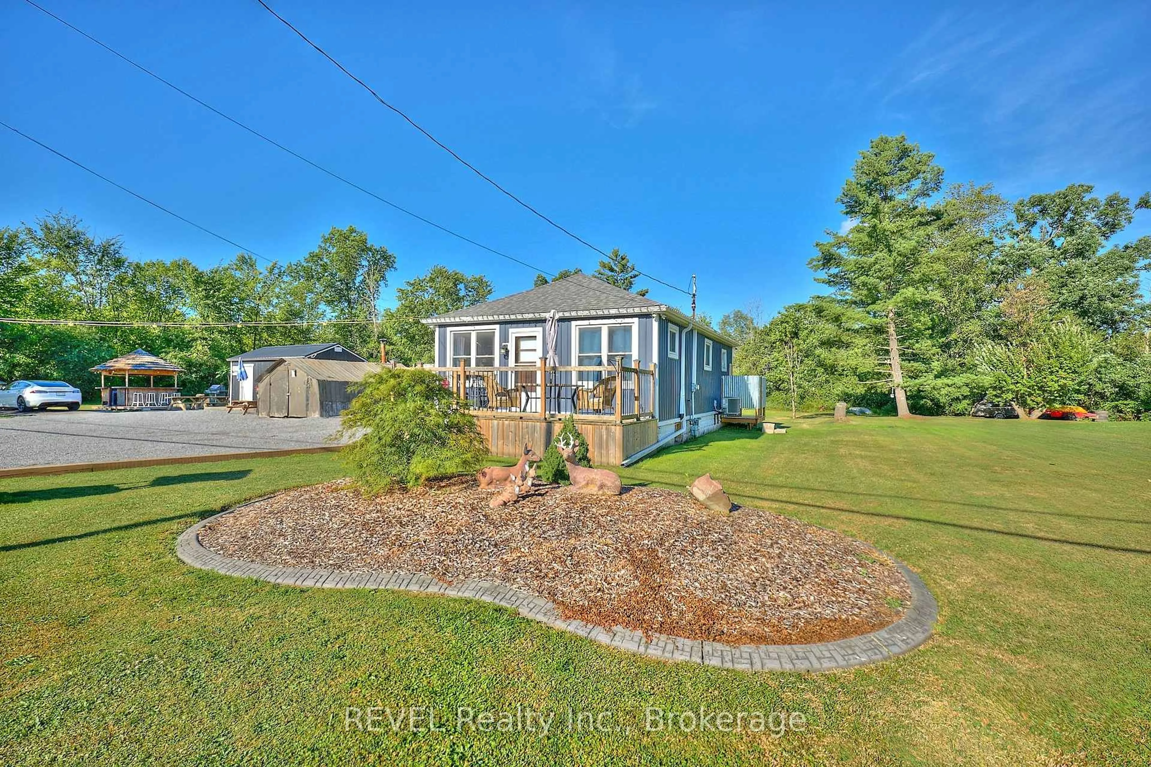 A pic from outside/outdoor area/front of a property/back of a property/a pic from drone, water/lake/river/ocean view for 9197 Sodom Rd, Niagara Falls Ontario L2E 6S6
