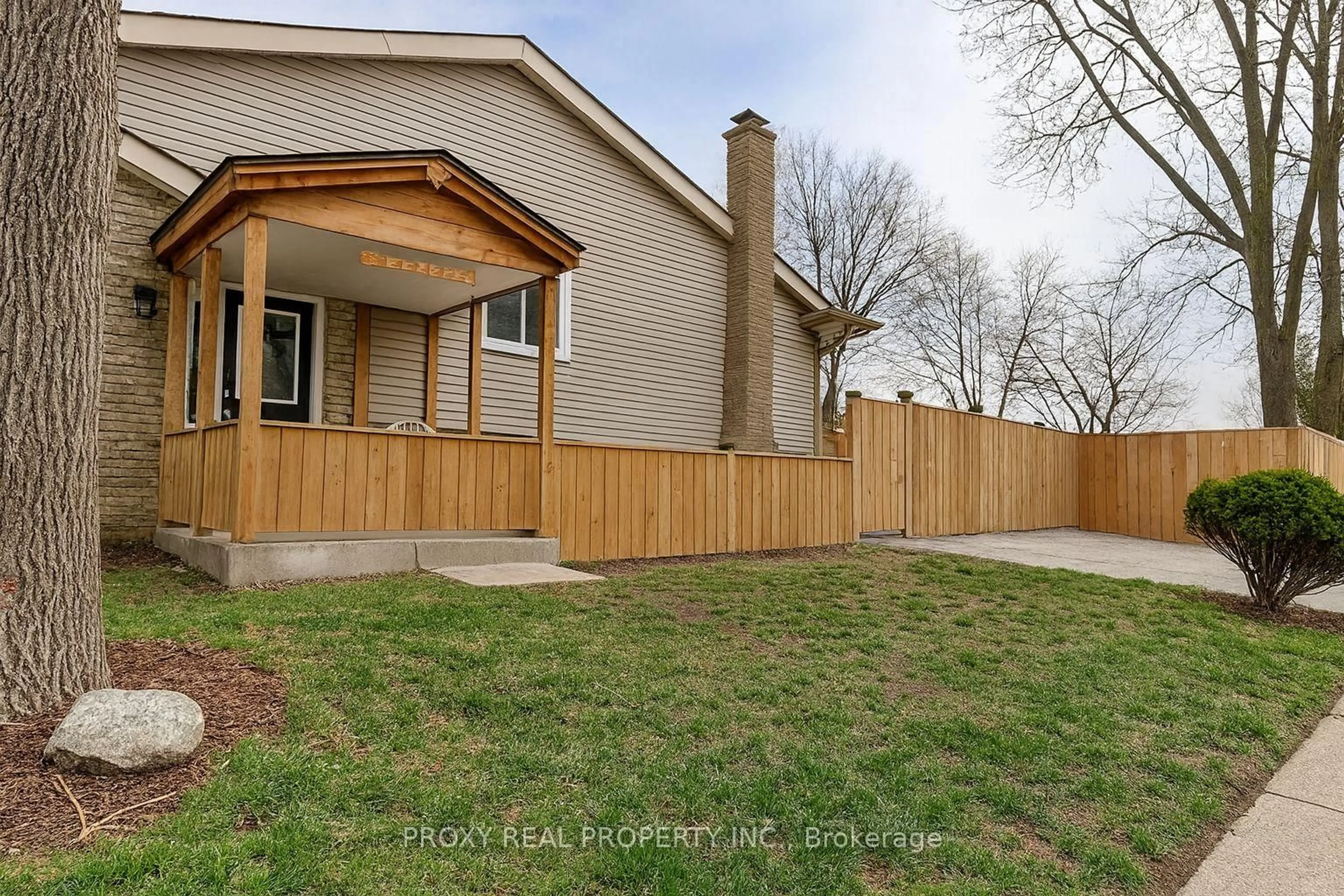 Unknown for 2 Leaside Dr, St. Catharines Ontario L2M 4G5