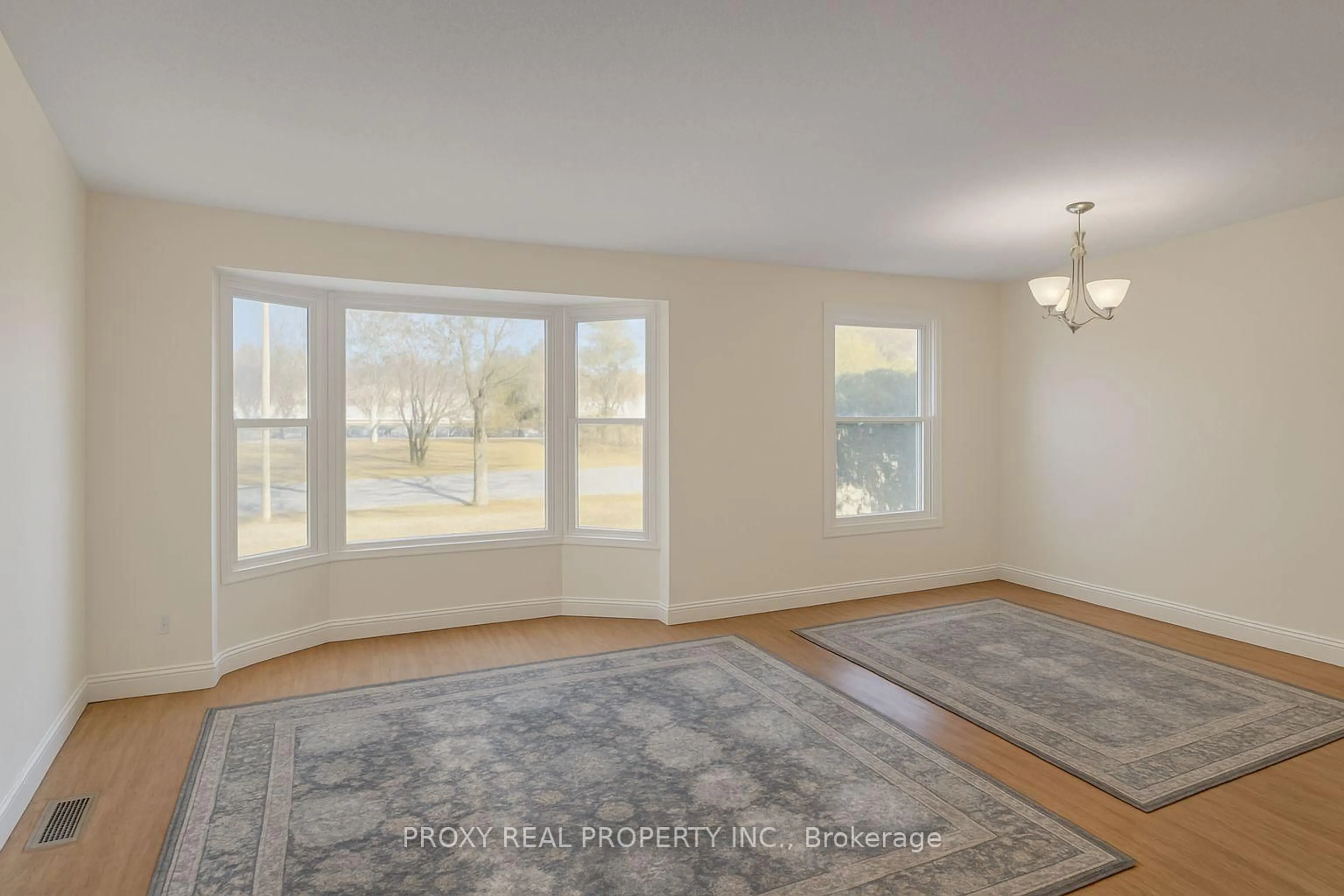 A pic of a room for 2 Leaside Dr, St. Catharines Ontario L2M 4G5