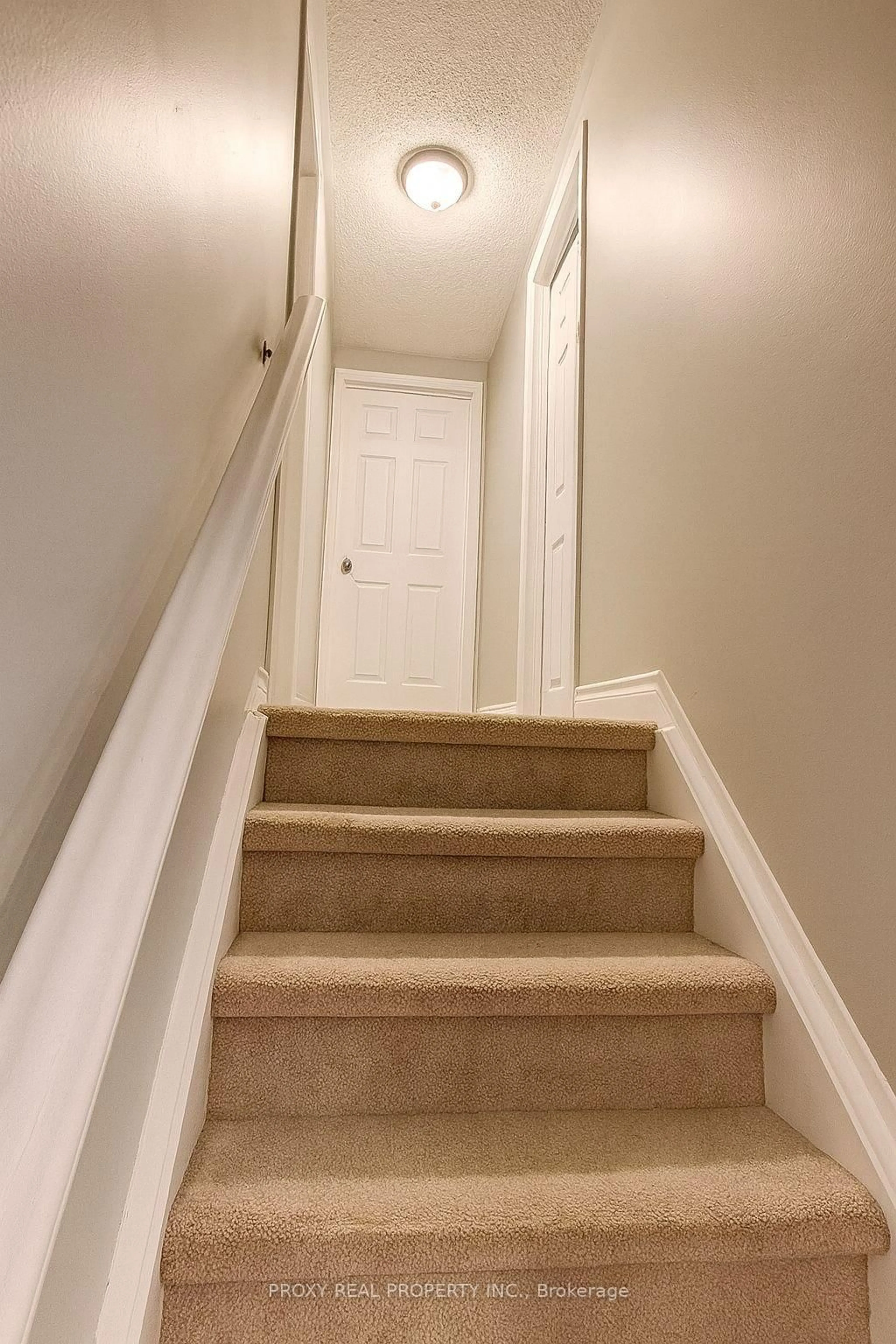 Stairs for 2 Leaside Dr, St. Catharines Ontario L2M 4G5