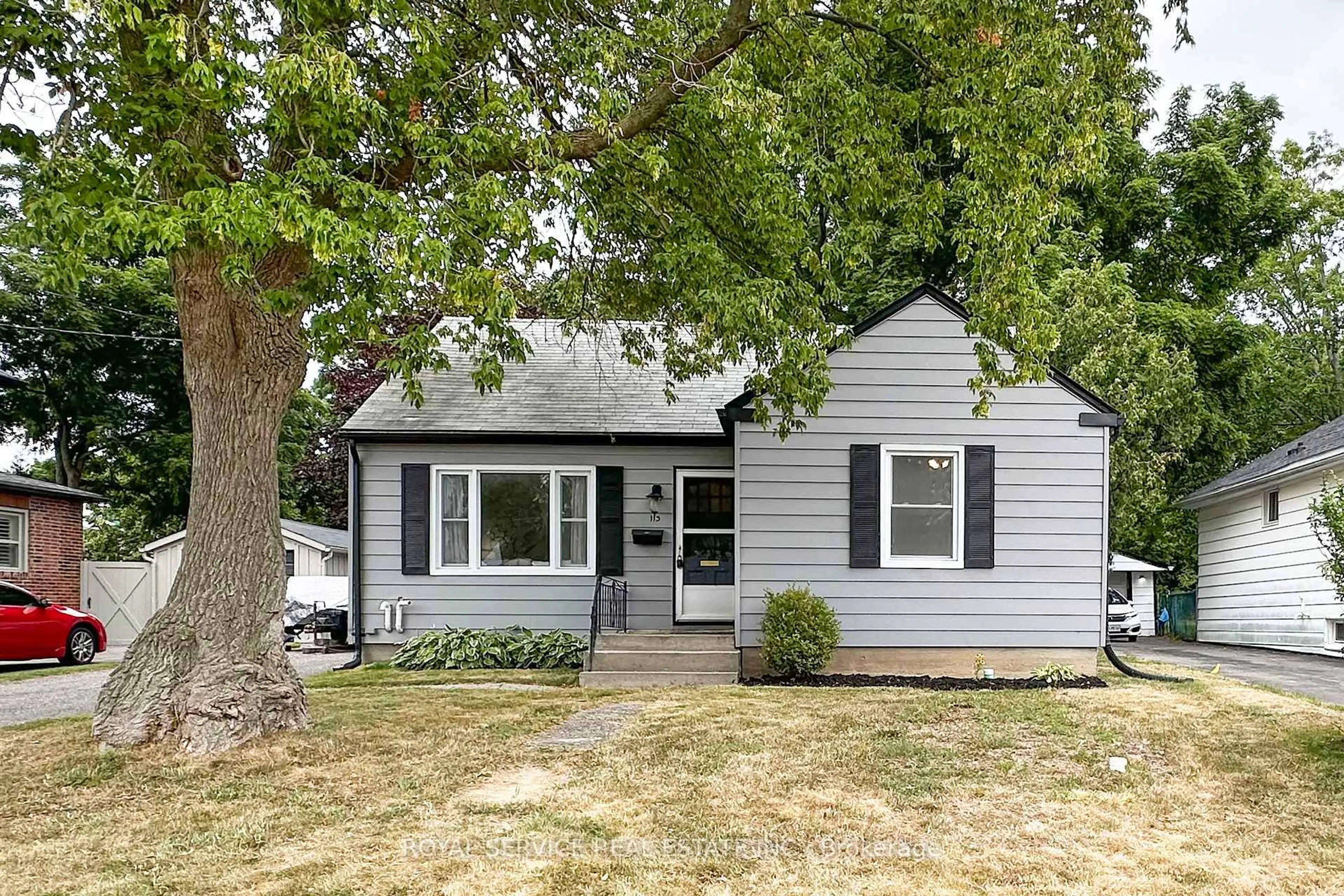 Home with vinyl exterior material, street for 113 Elgin St, Port Hope Ontario L1A 2L9