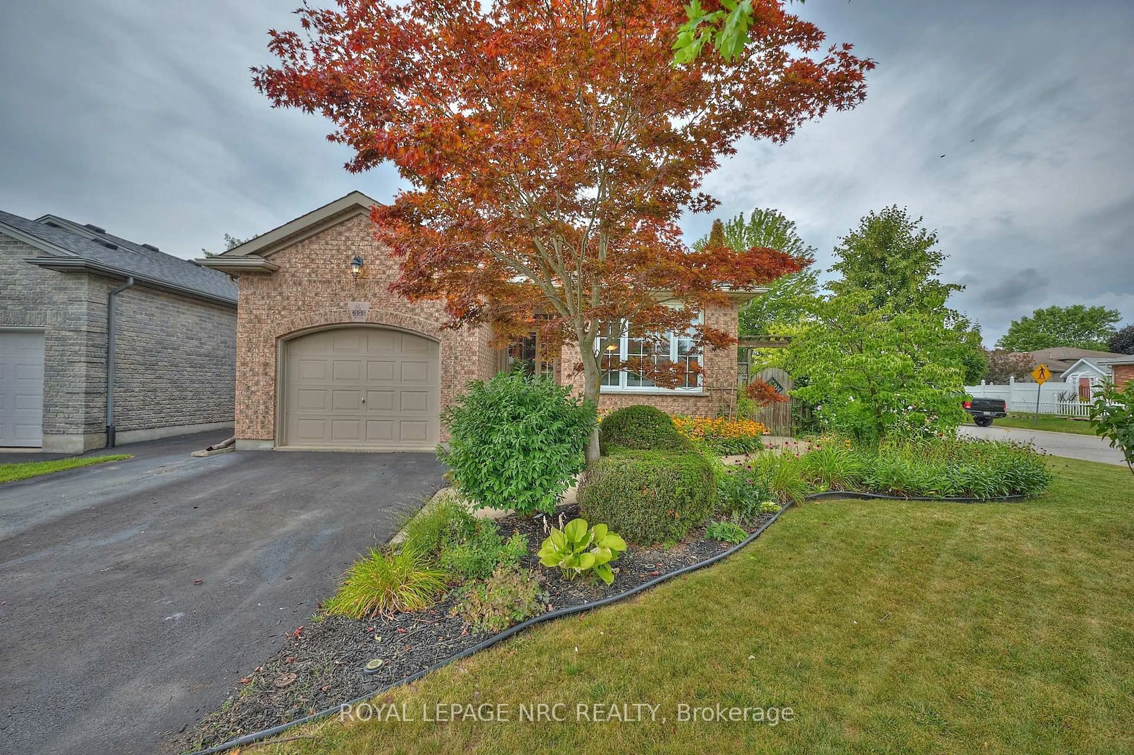 Home with brick exterior material, street for 6951 Kelly Dr, Niagara Falls Ontario L2H 3J8