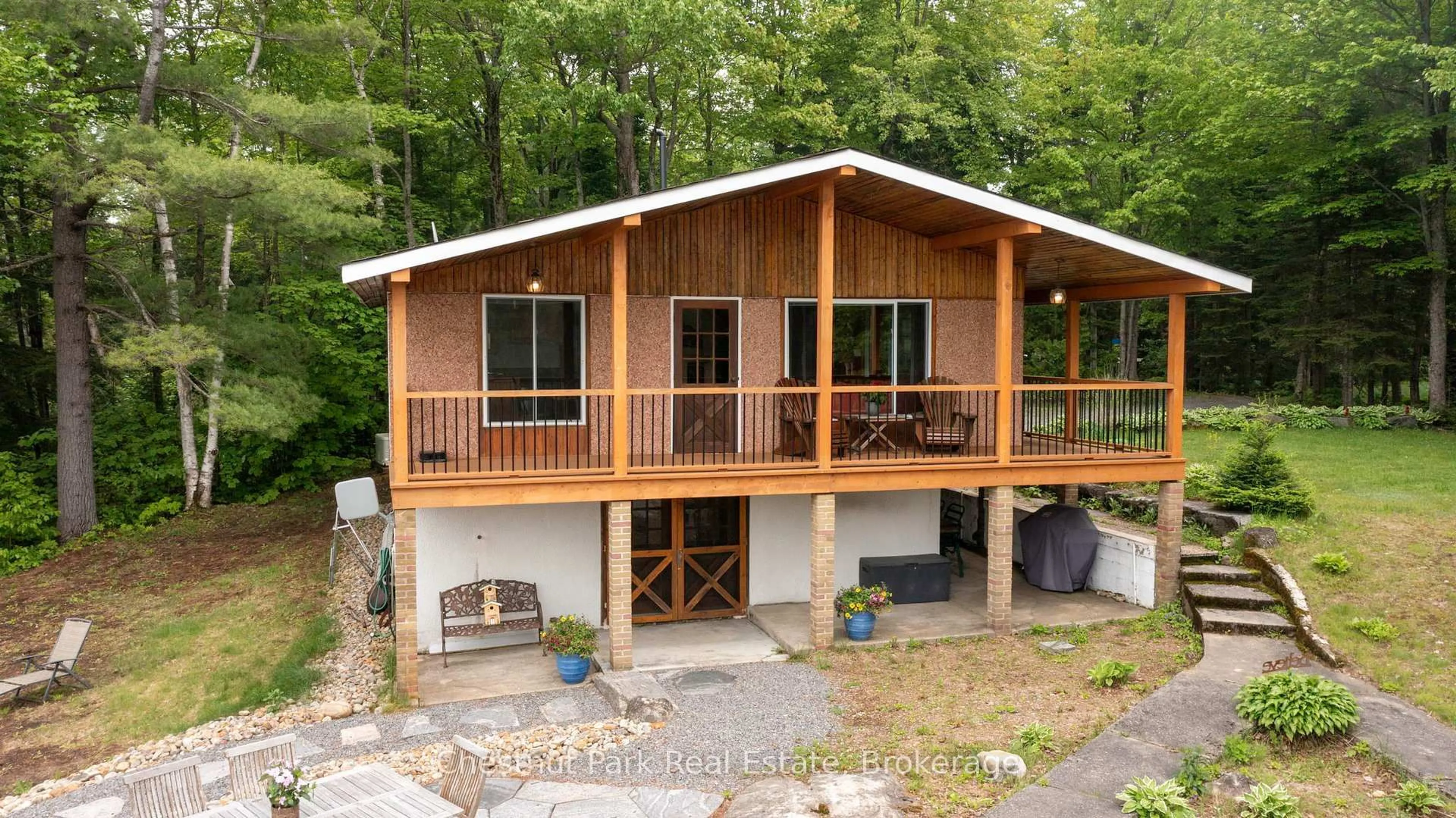 Home with vinyl exterior material, building for 4 Mallard Lane, Lake of Bays Ontario P0B 1A0
