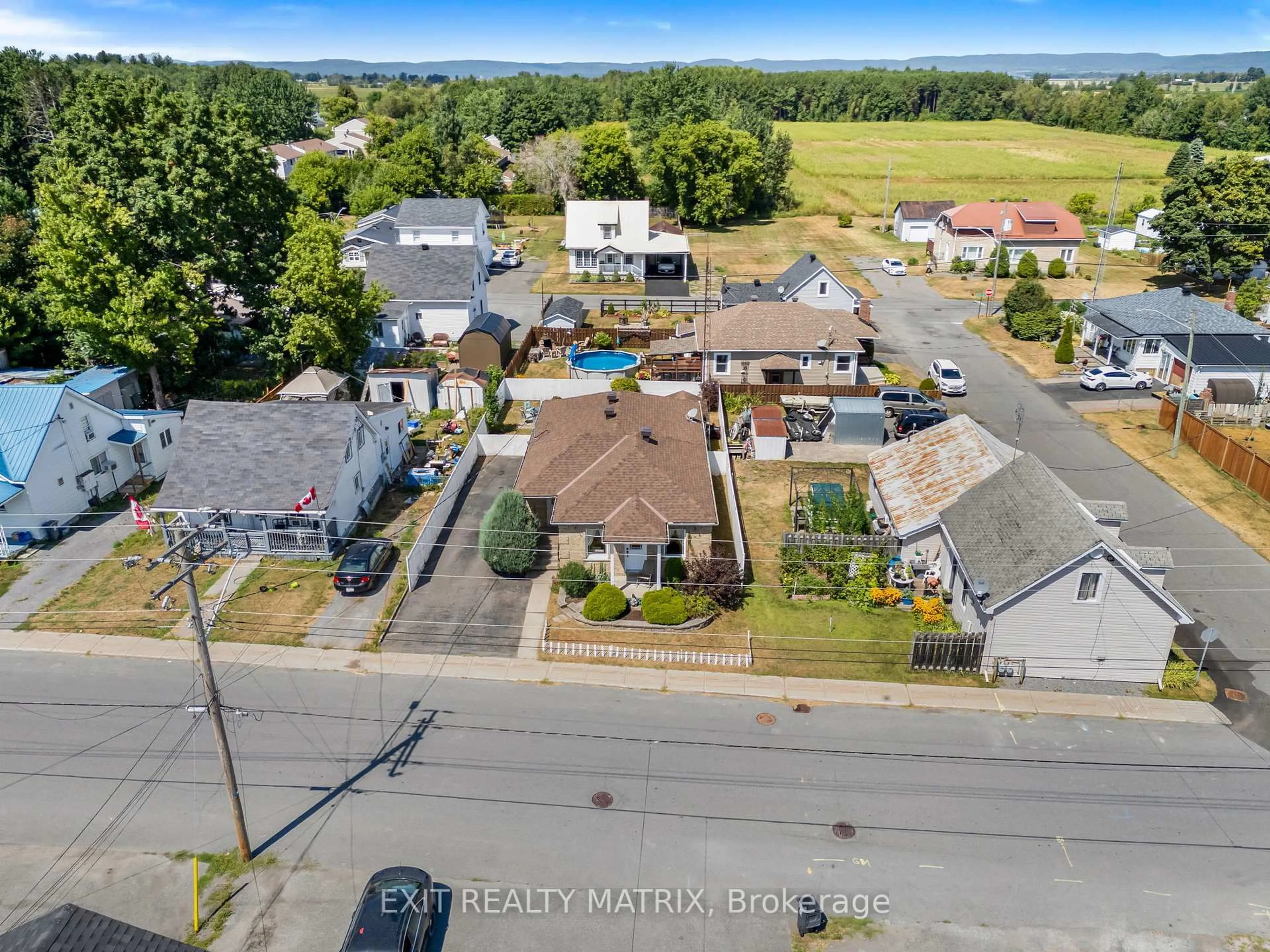 A pic from outside/outdoor area/front of a property/back of a property/a pic from drone, street for 366 Telegraph Rd, Alfred and Plantagenet Ontario K0B 1A0