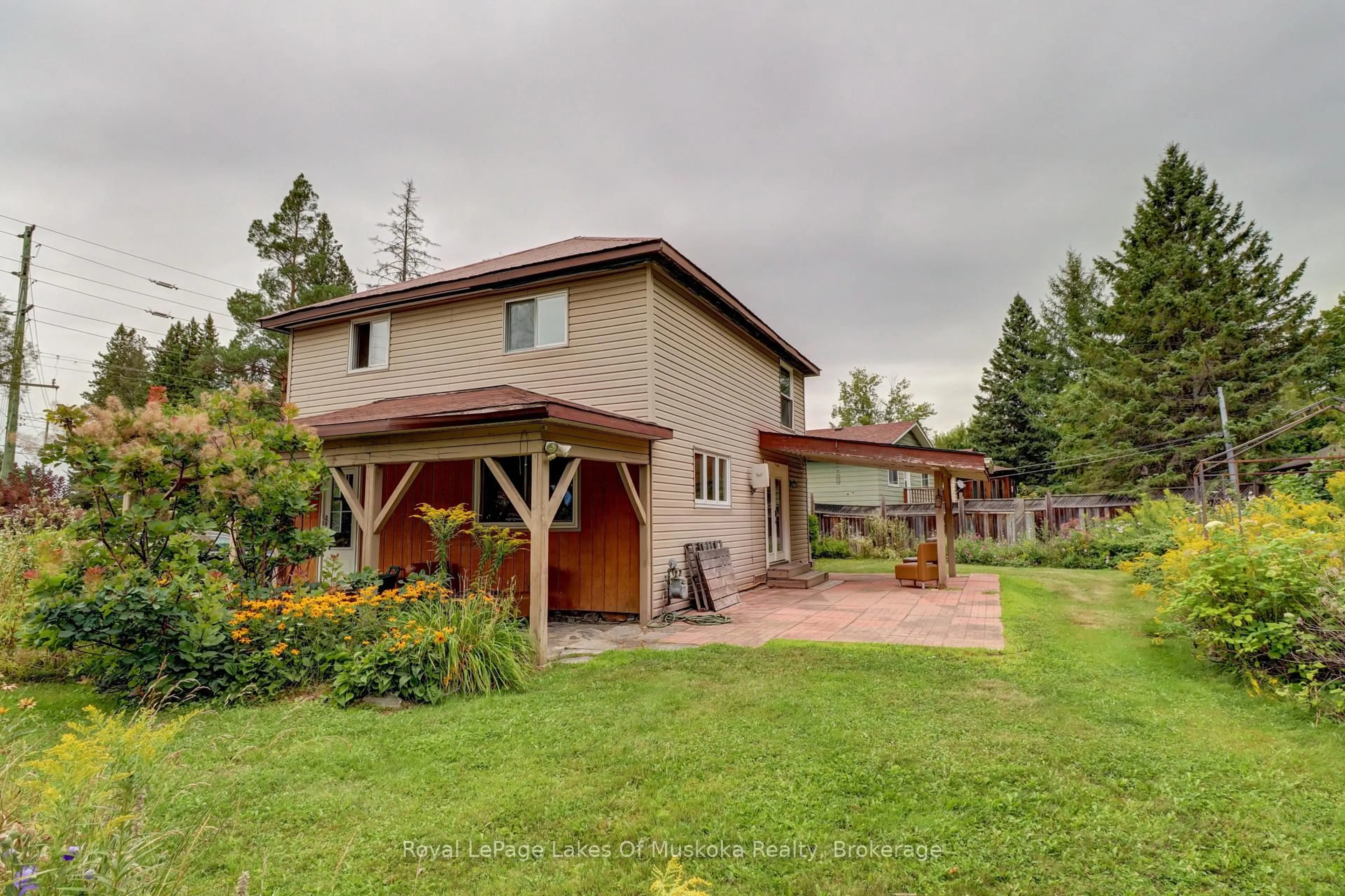 Patio, unknown for 67 Silver St, Huntsville Ontario P1H 1M2