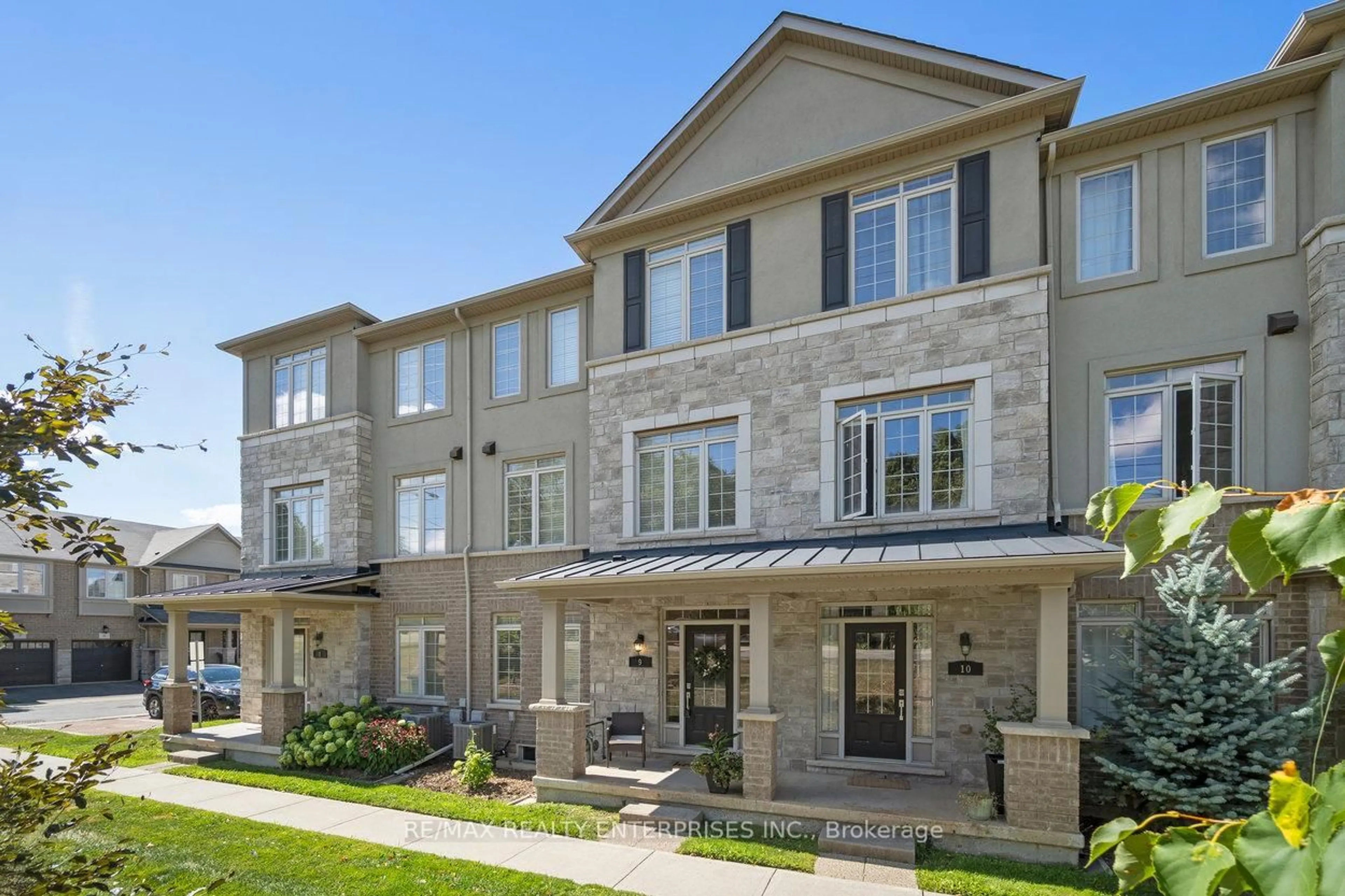 Unknown for 215 Dundas St #9, Hamilton Ontario L8B 0X2