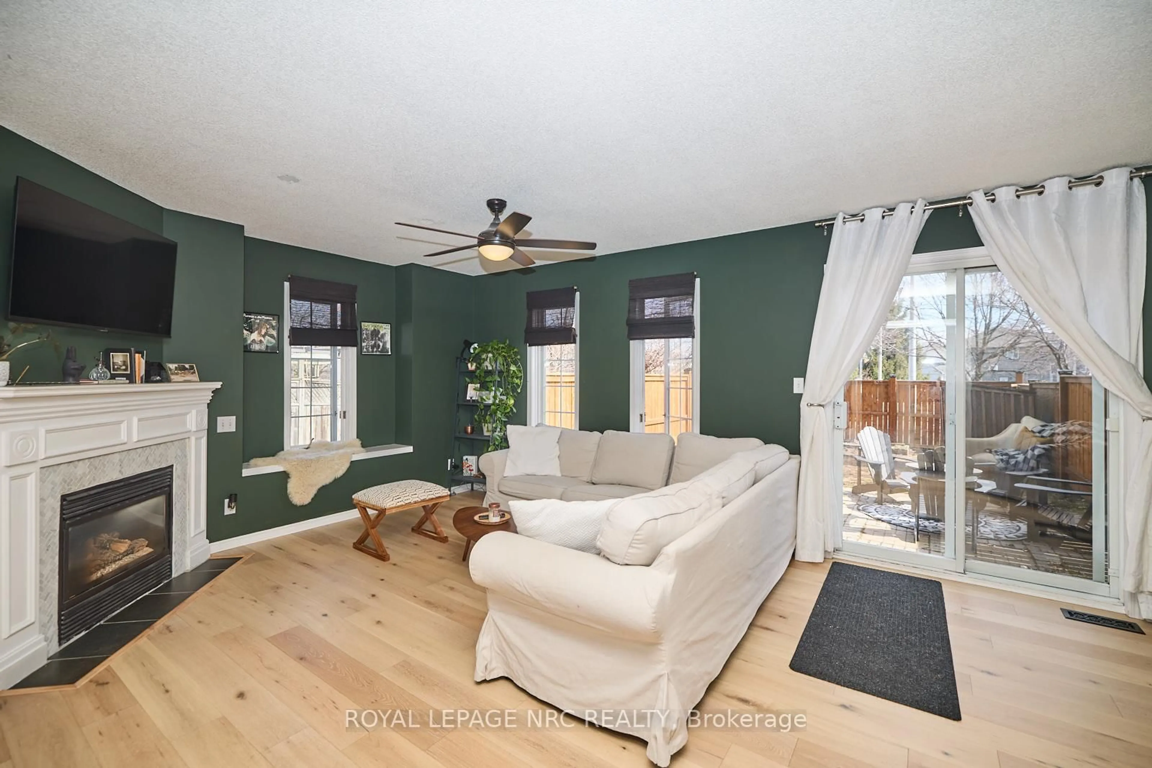 Living room with furniture, unknown for 133C Martindale Rd, St. Catharines Ontario L2S 2X5