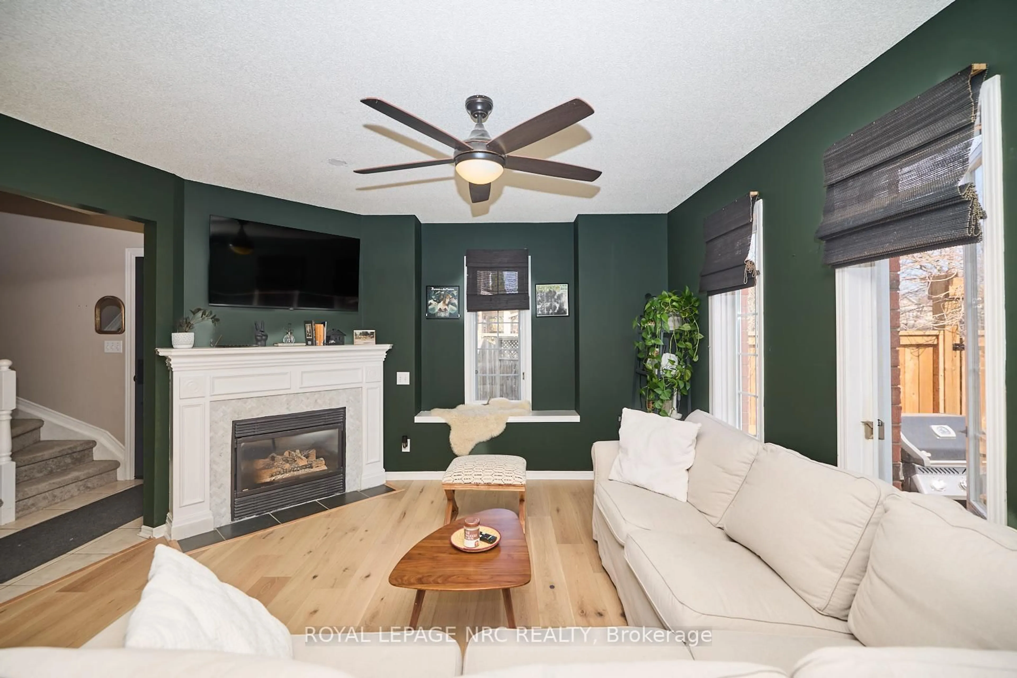 Living room with furniture, unknown for 133C Martindale Rd, St. Catharines Ontario L2S 2X5