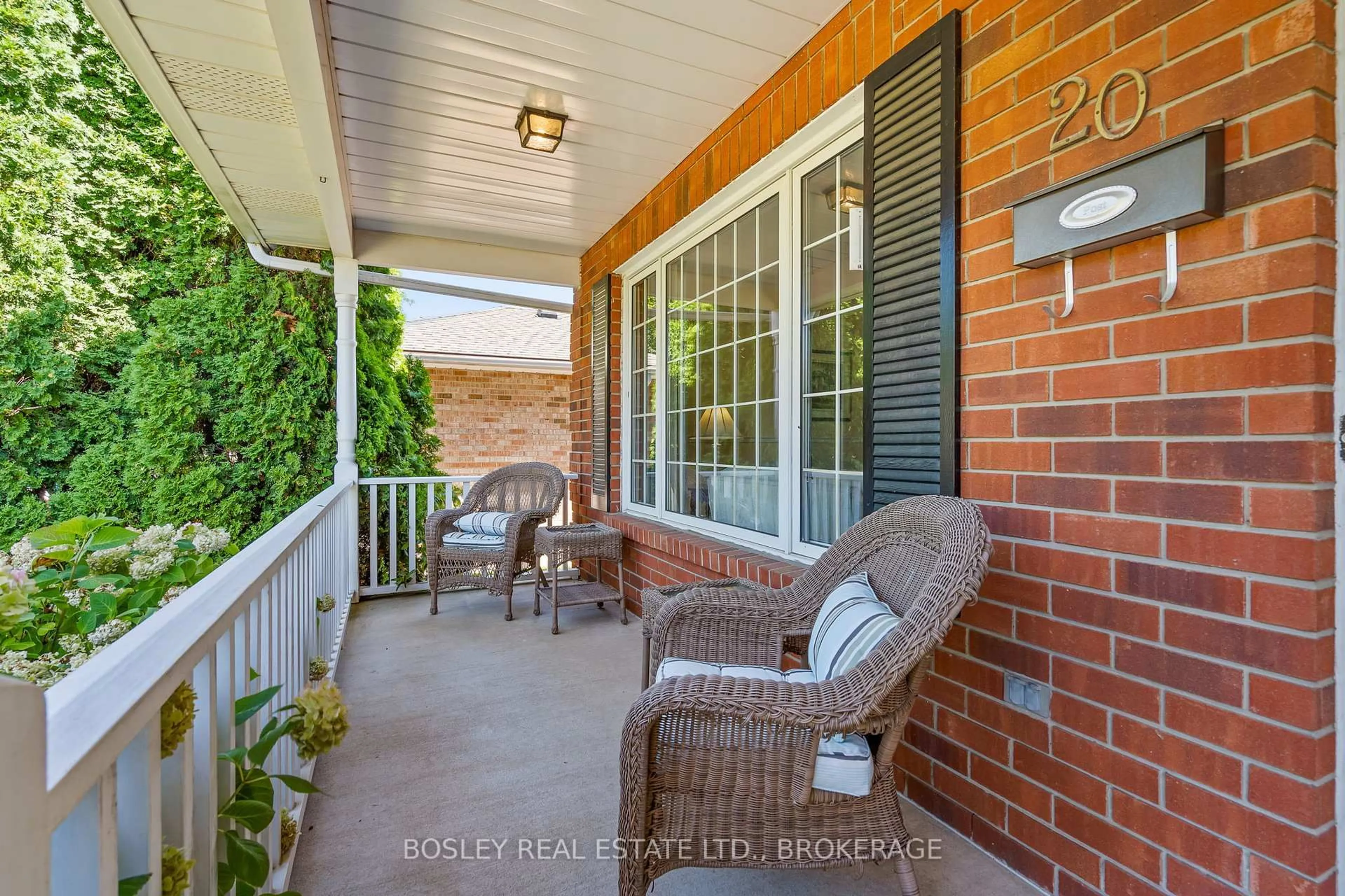 Patio, street for 20 Coach Dr, Niagara-on-the-Lake Ontario L0S 1J0