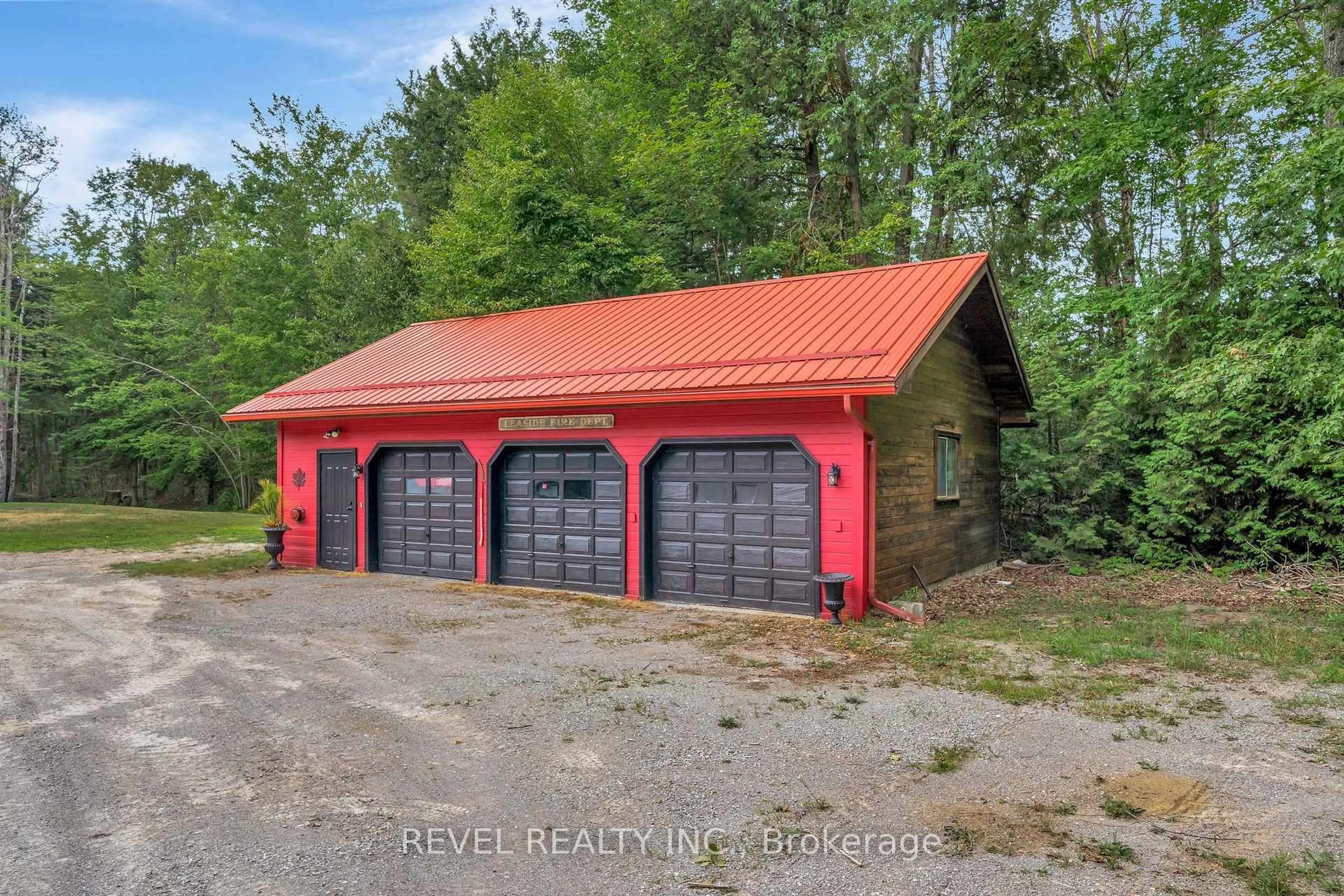 Indoor garage for 3515 County Rd 121 Rd, Kawartha Lakes Ontario K0M 2A0