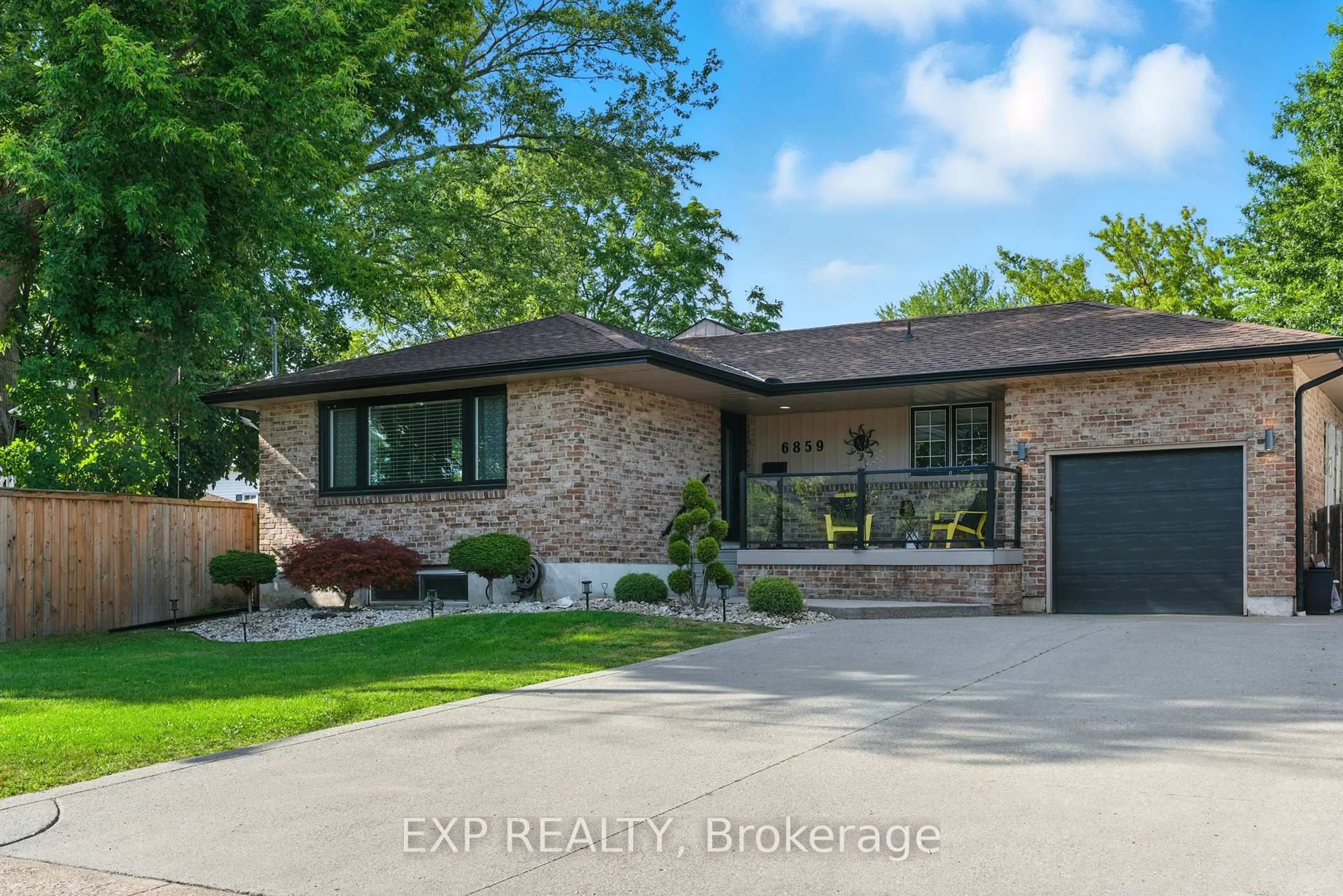 Home with brick exterior material, street for 6859 Wills St, Niagara Falls Ontario L2J 1Y6