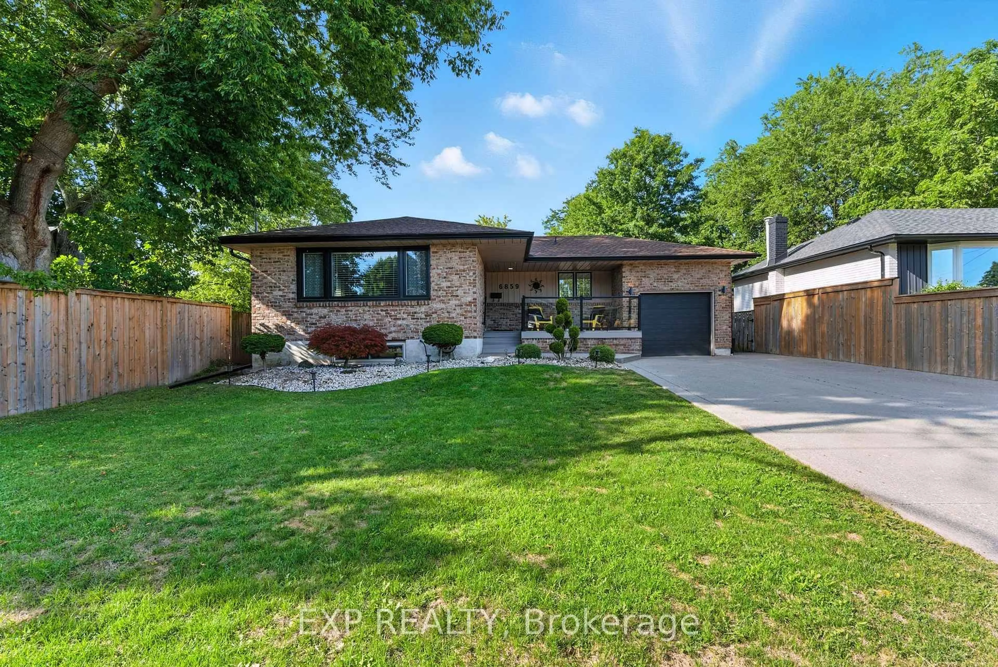 Home with brick exterior material, street for 6859 Wills St, Niagara Falls Ontario L2J 1Y6