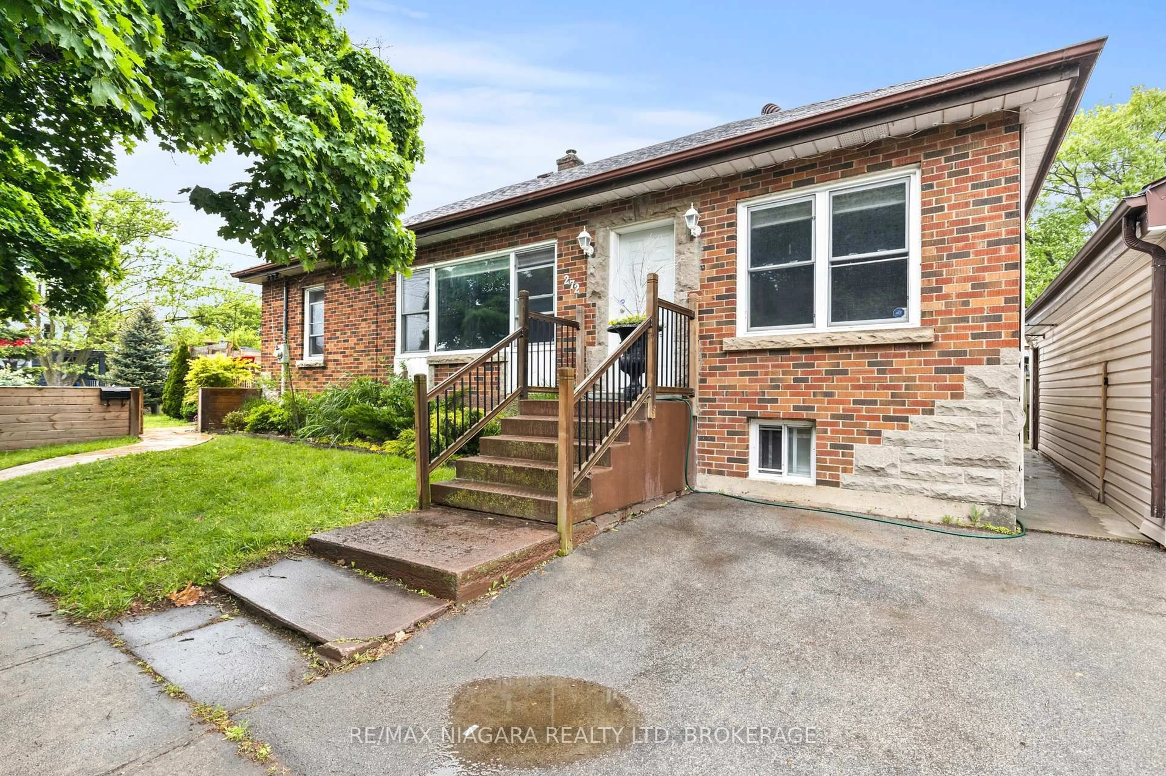 Home with brick exterior material, street for 272 Wallace Ave, Welland Ontario L3B 1R6
