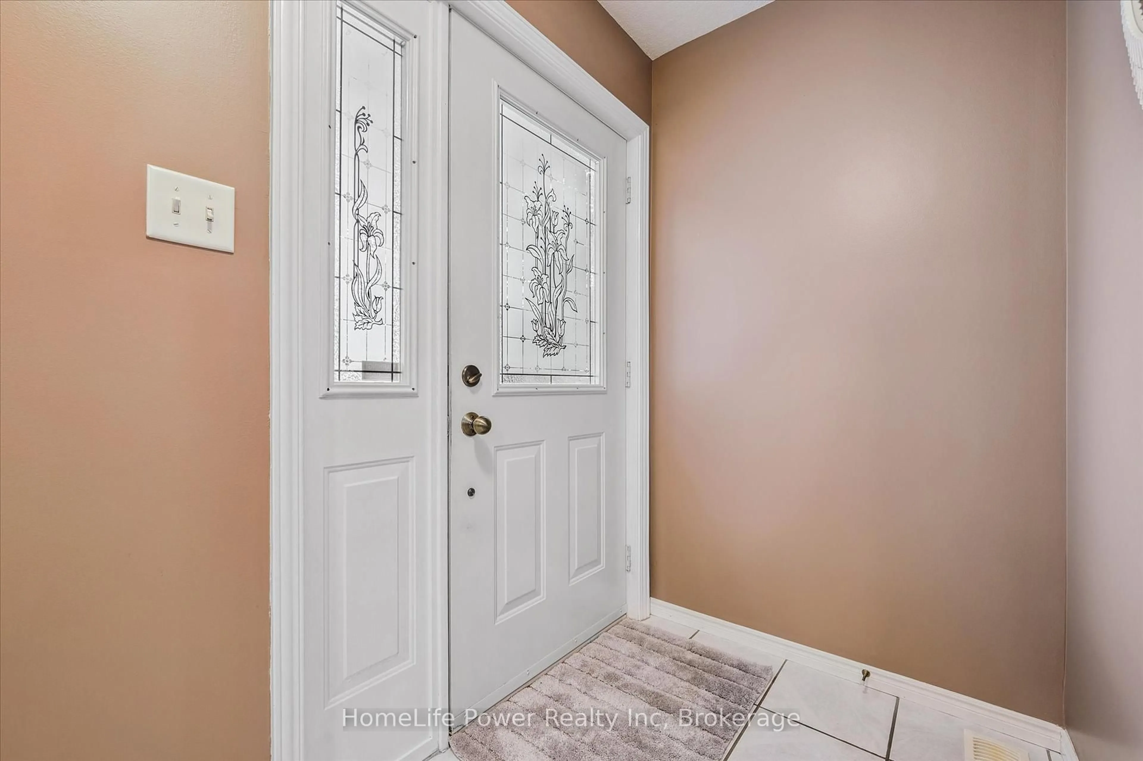 Indoor entryway for 97 Marl Meadow Dr, Kitchener Ontario N2R 1L4
