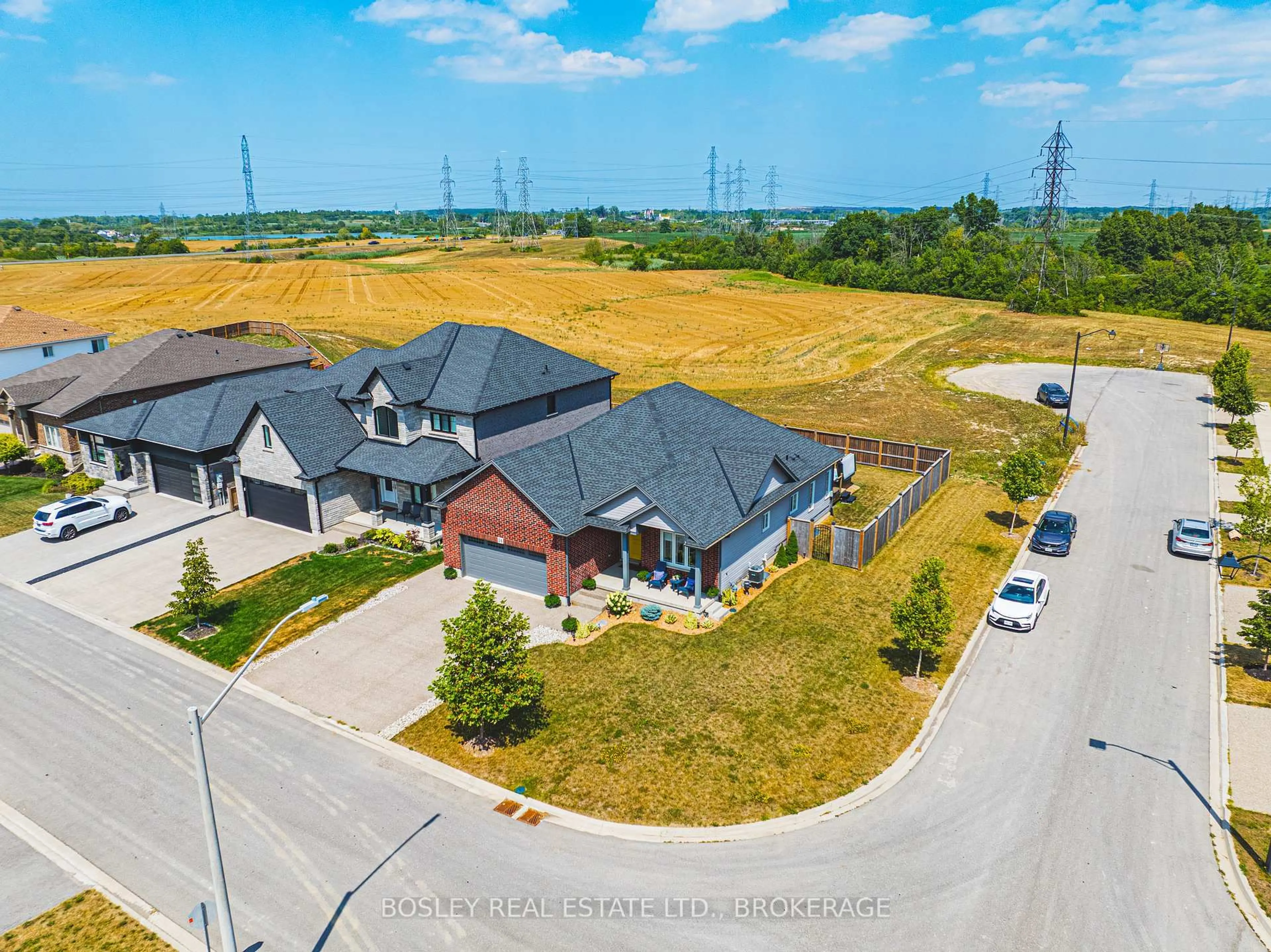 A pic from outside/outdoor area/front of a property/back of a property/a pic from drone, street for 14 Cinnamon St, Thorold Ontario L2V 0H6
