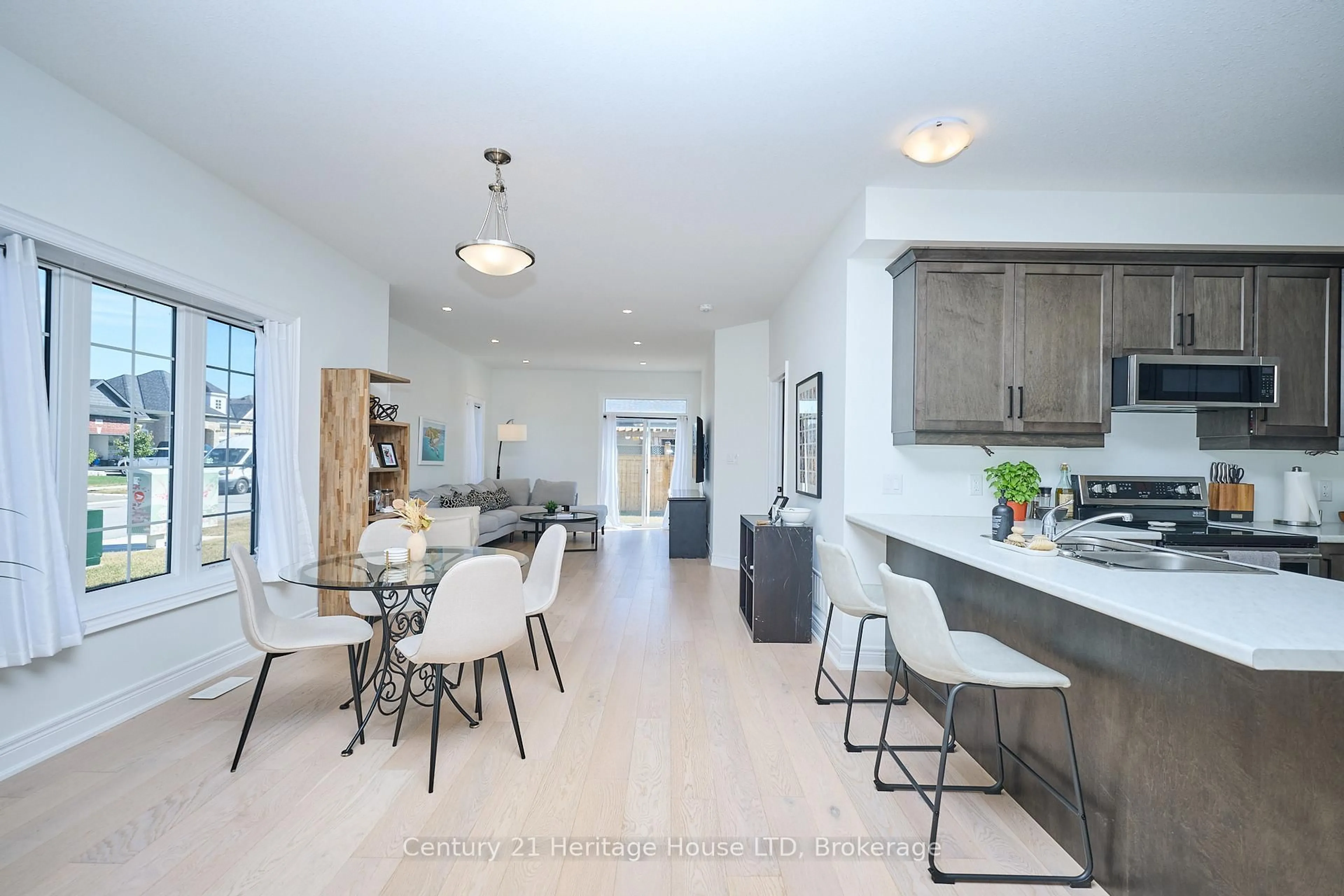 Open concept kitchen, unknown for 439 Viking St, Fort Erie Ontario L2A 0E8
