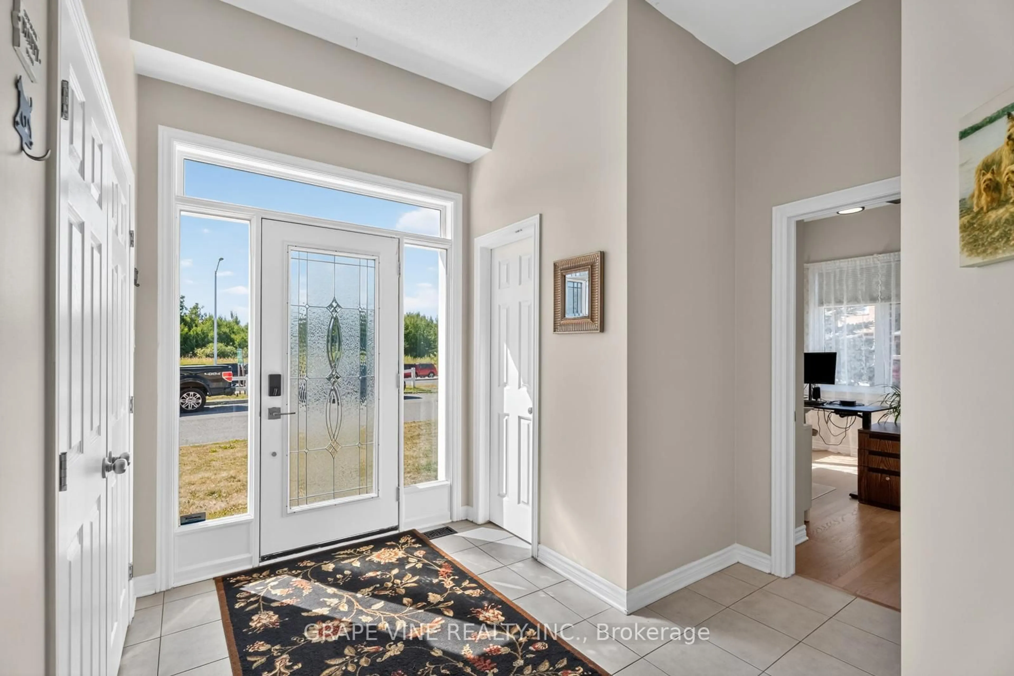 Indoor entryway for 349 Grammond Circ, Ottawa Ontario K4A 0T6