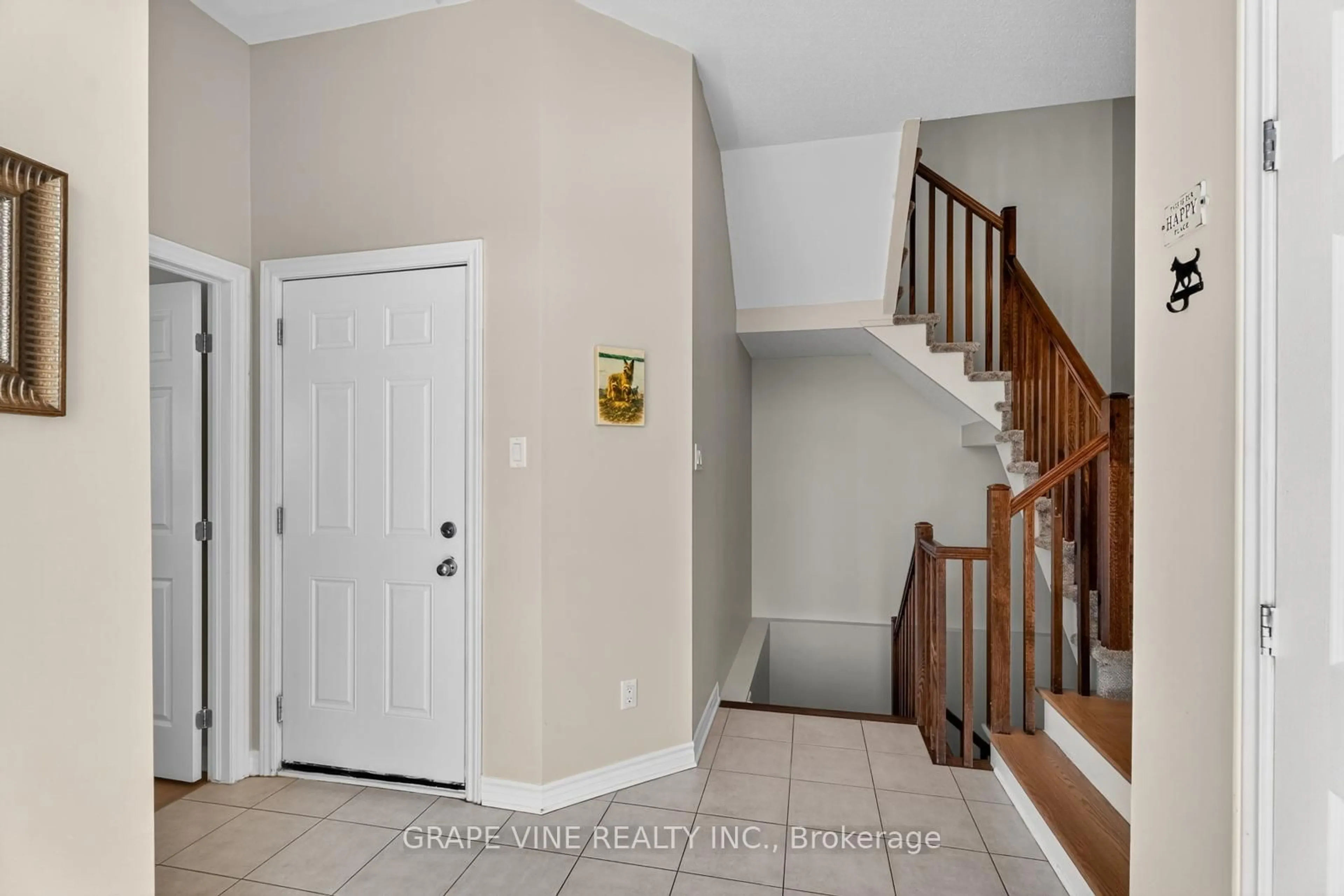 Indoor entryway for 349 Grammond Circ, Ottawa Ontario K4A 0T6