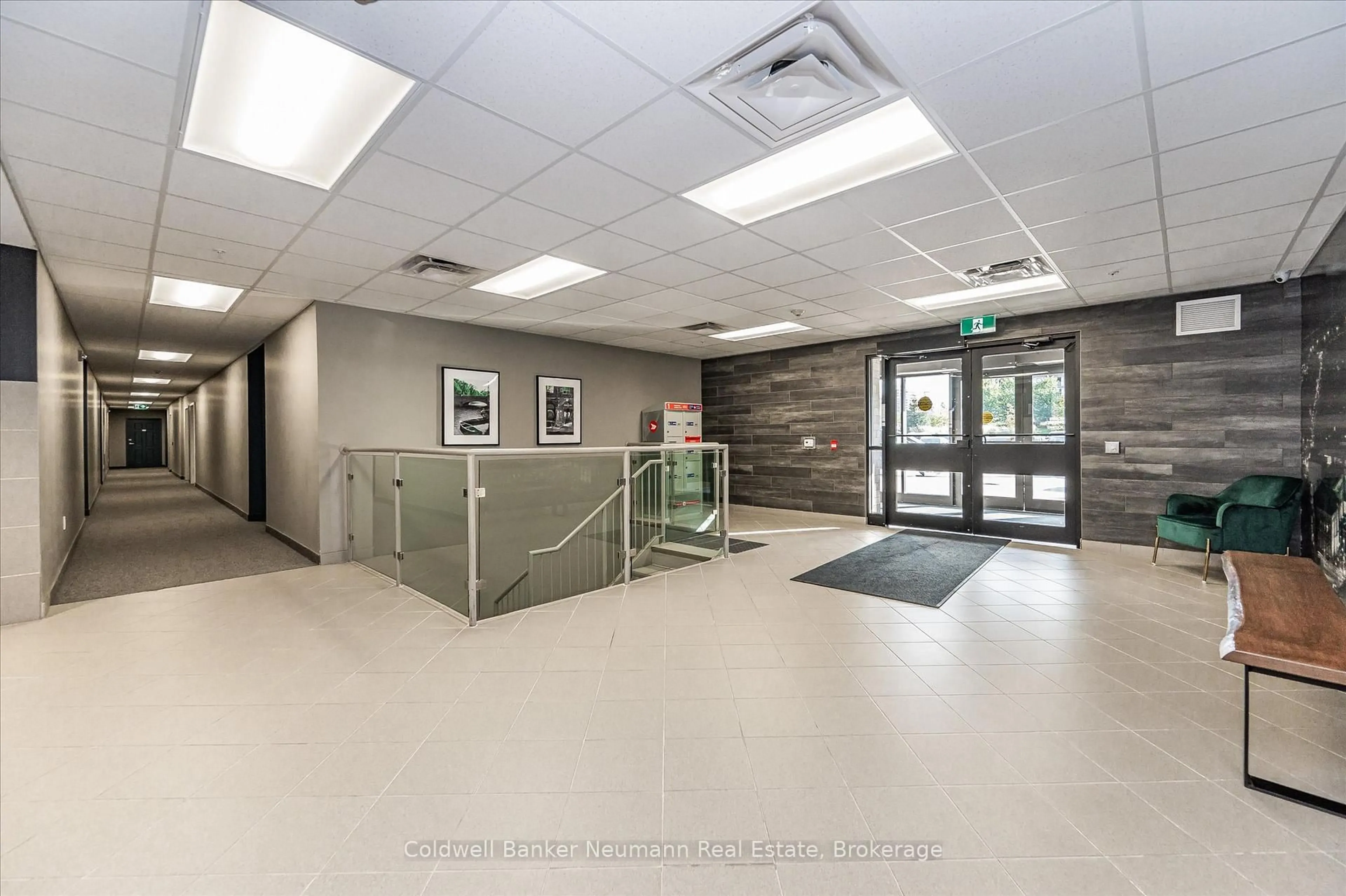 Indoor foyer for 7 Kay Cres #306, Guelph Ontario N1L 0P9