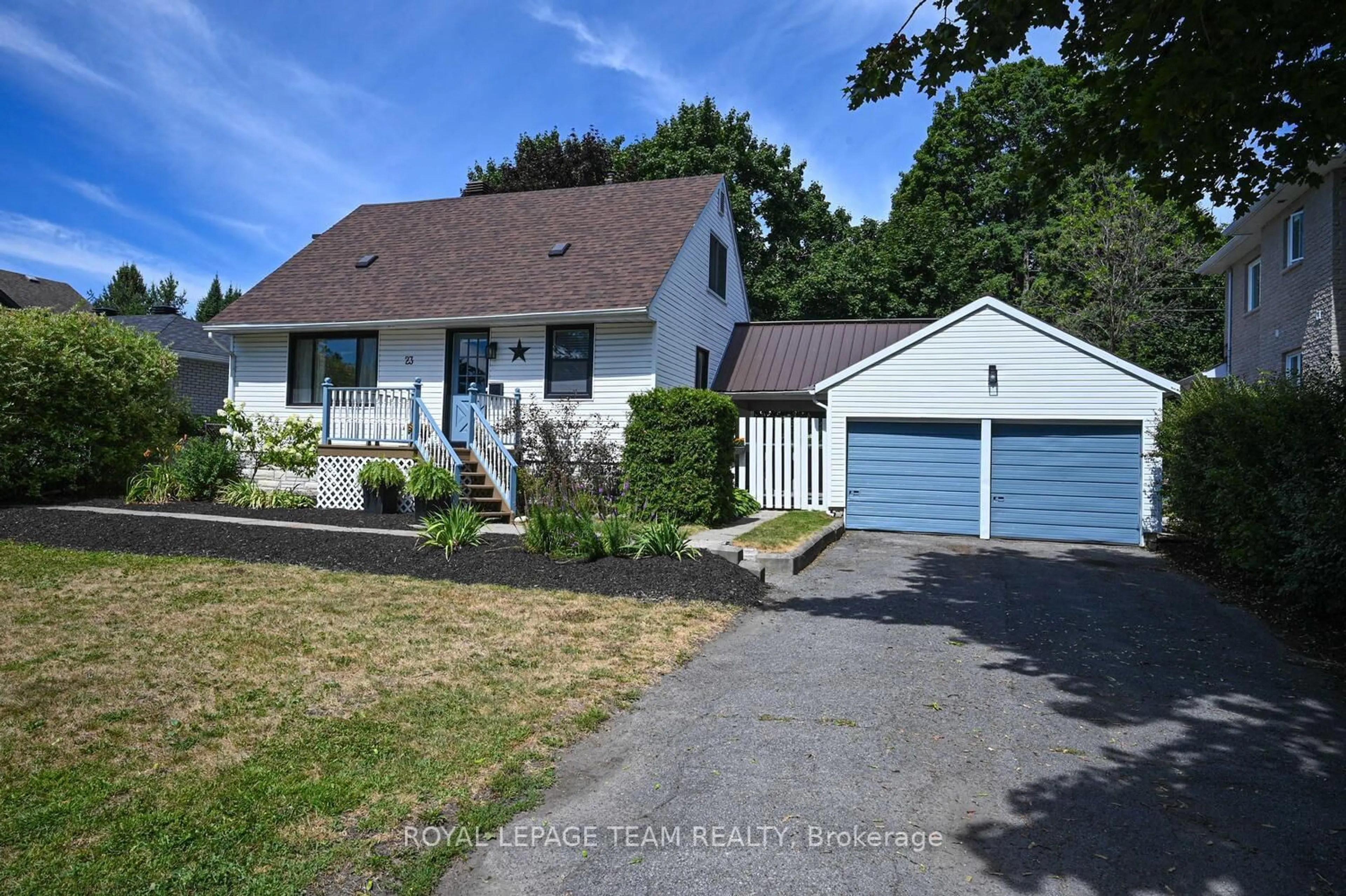 A pic from outside/outdoor area/front of a property/back of a property/a pic from drone, street for 23 Norice St, Ottawa Ontario K2G 2X3