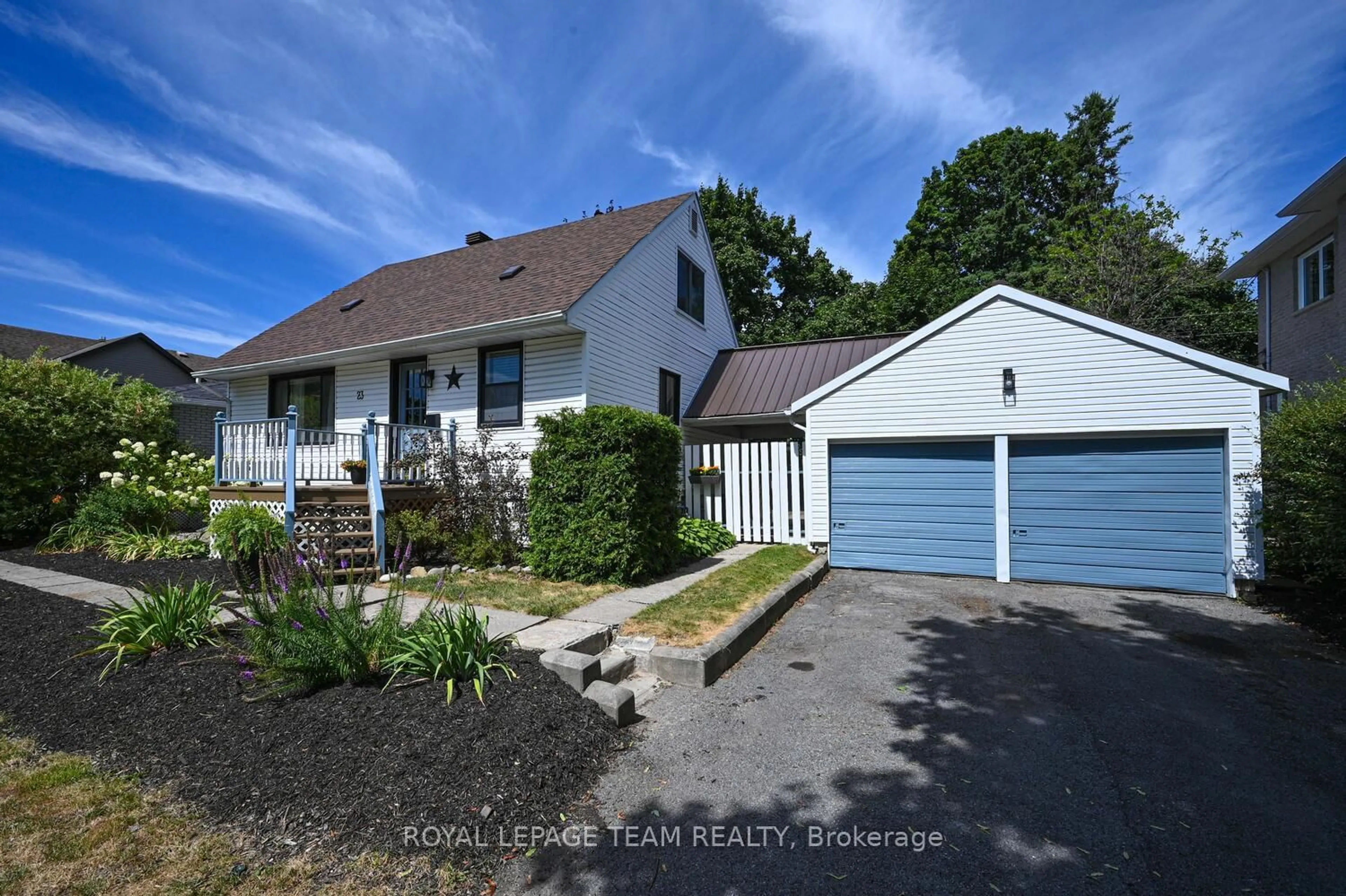 A pic from outside/outdoor area/front of a property/back of a property/a pic from drone, street for 23 Norice St, Ottawa Ontario K2G 2X3