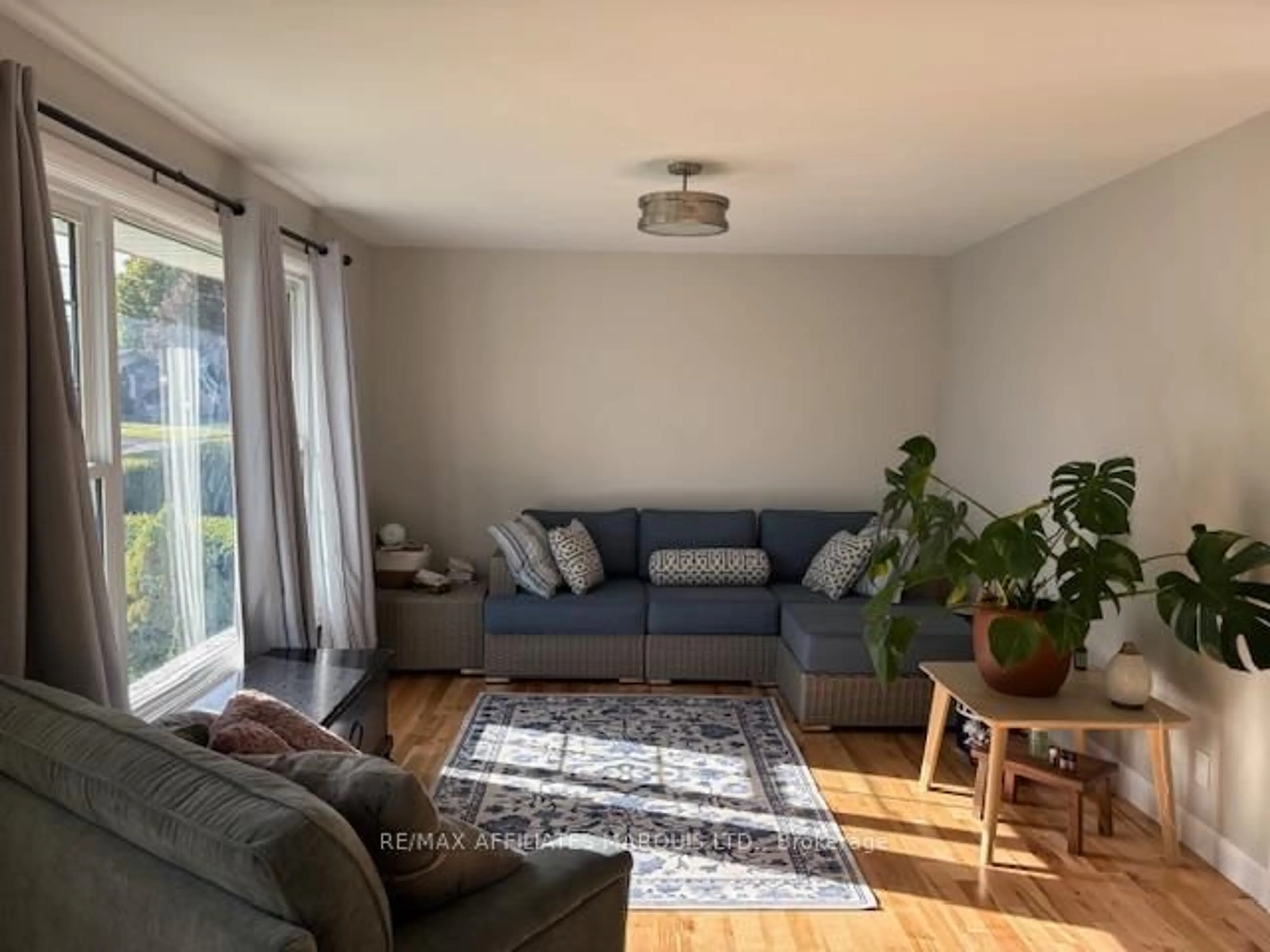 Living room with furniture, wood/laminate floor for 438 Anthony St, Cornwall Ontario K6H 5K9