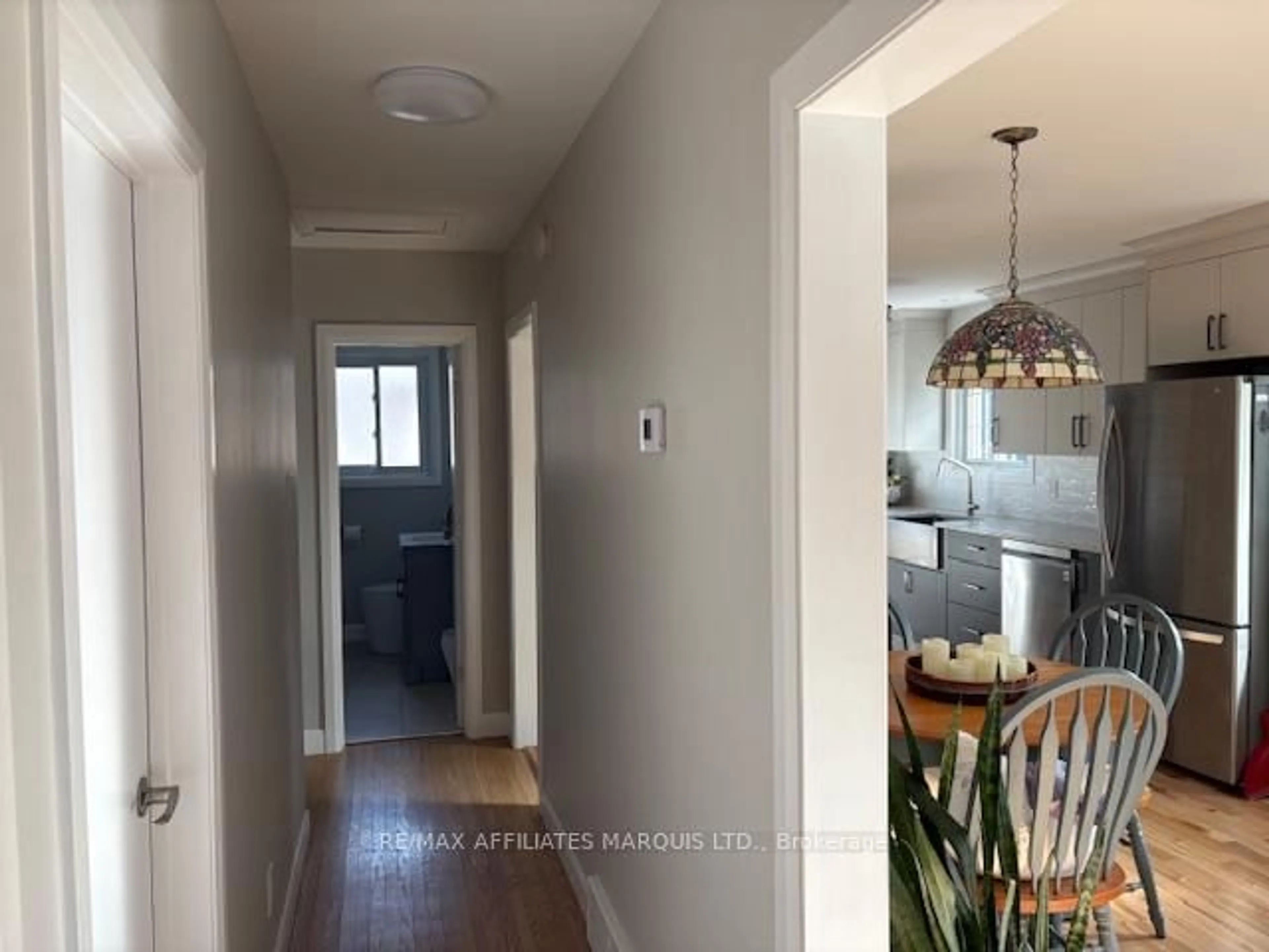 Indoor entryway for 438 Anthony St, Cornwall Ontario K6H 5K9