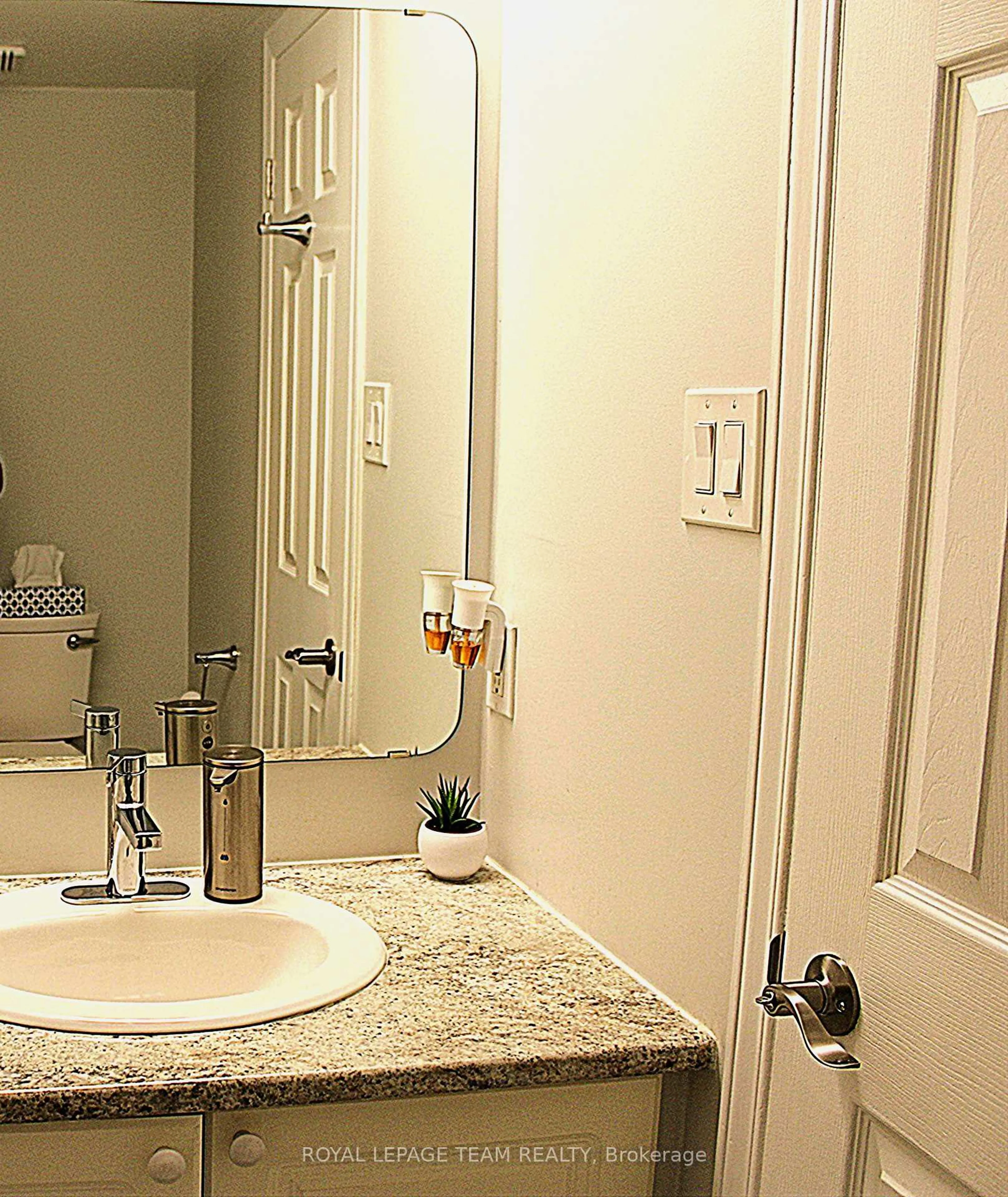 Standard bathroom, unknown for 19 Locheland Cres, Ottawa Ontario K2G 6H2