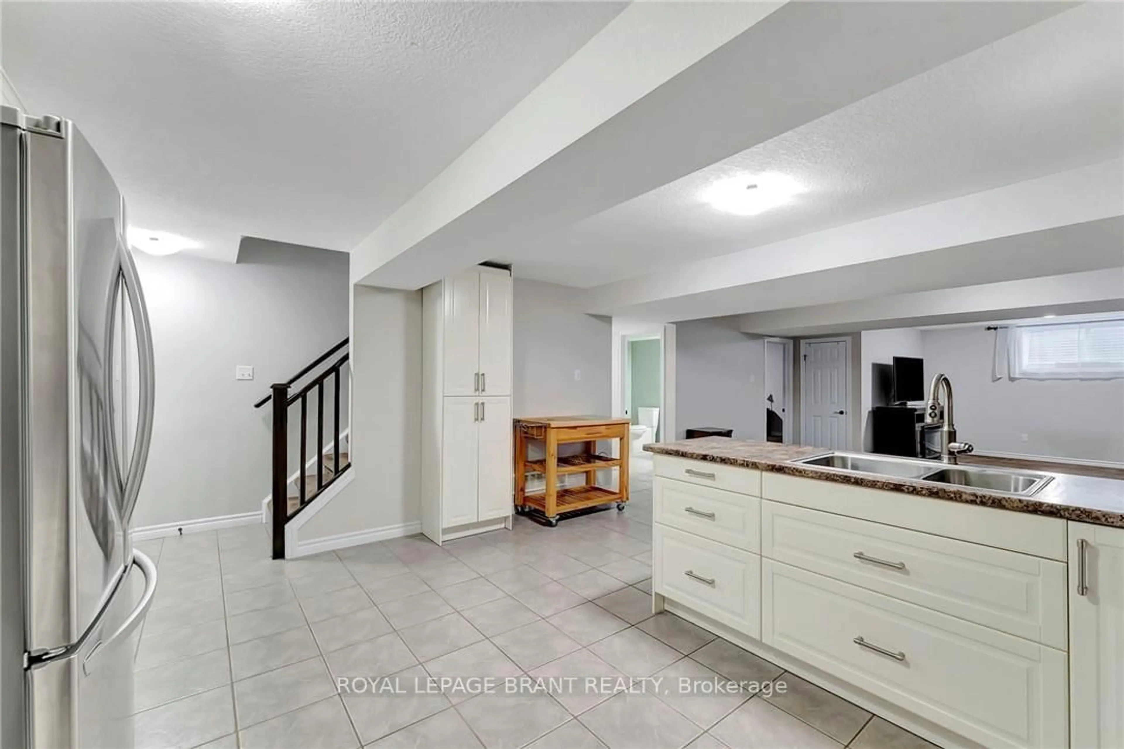 Open concept kitchen, ceramic/tile floor for 34 Crawford Pl, Brant Ontario N3L 0A7