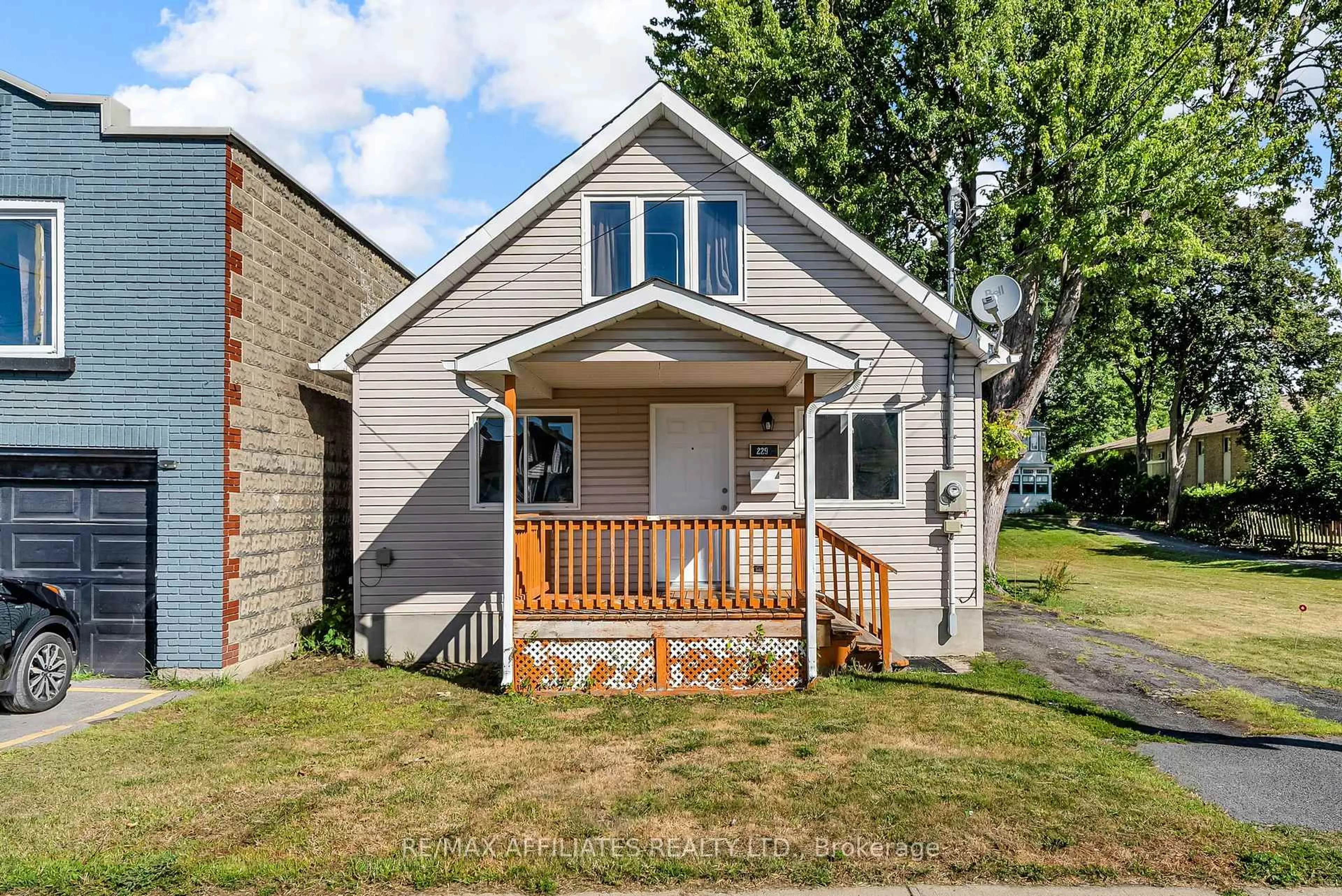 Home with vinyl exterior material, street for 229 Fourth St, Cornwall Ontario K6J 2R9