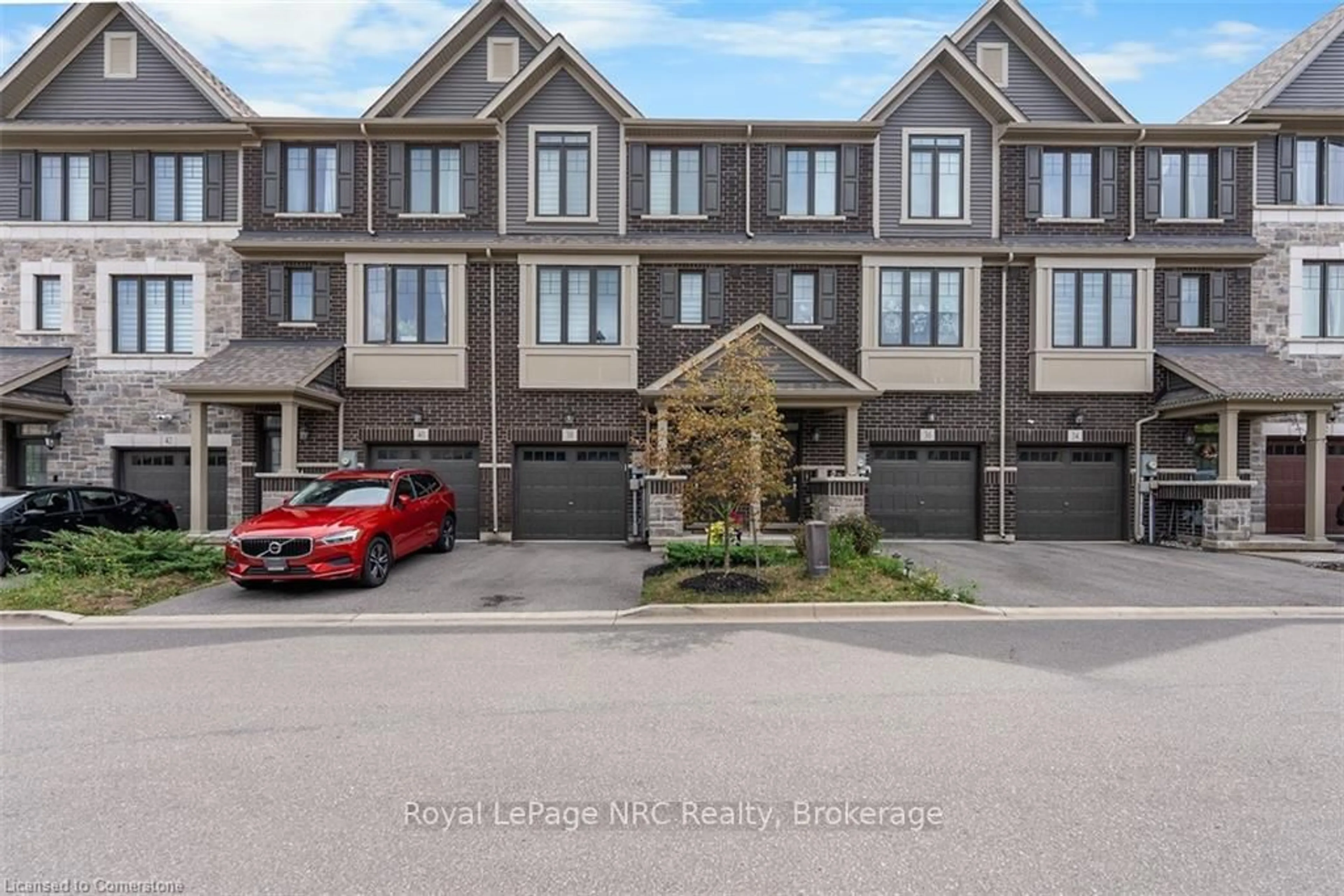 A pic from outside/outdoor area/front of a property/back of a property/a pic from drone, building for 38 Hibiscus Lane, Hamilton Ontario L8K 0A4