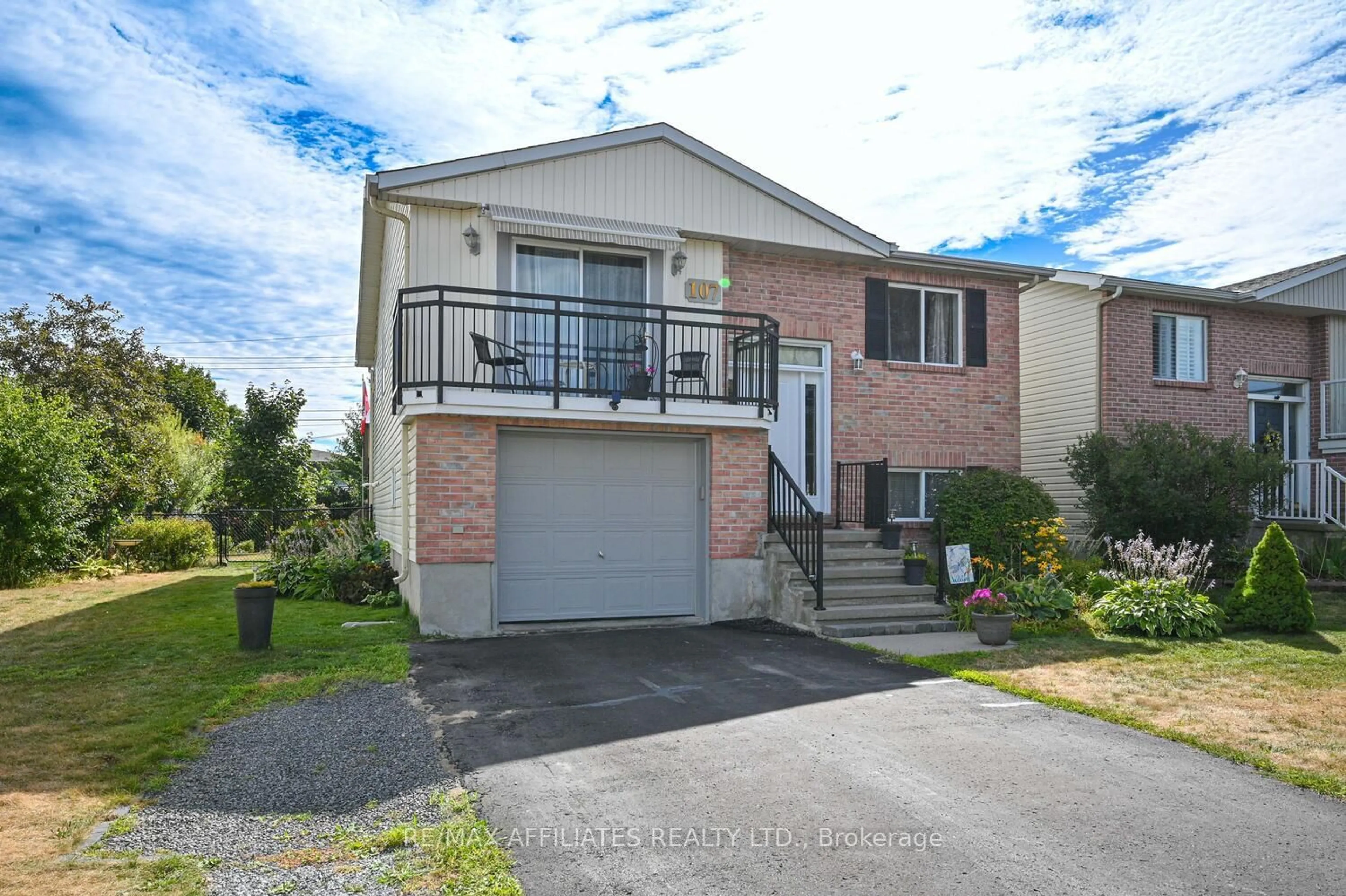 A pic from outside/outdoor area/front of a property/back of a property/a pic from drone, street for 107 Merrick St, Smiths Falls Ontario K7A 4R7