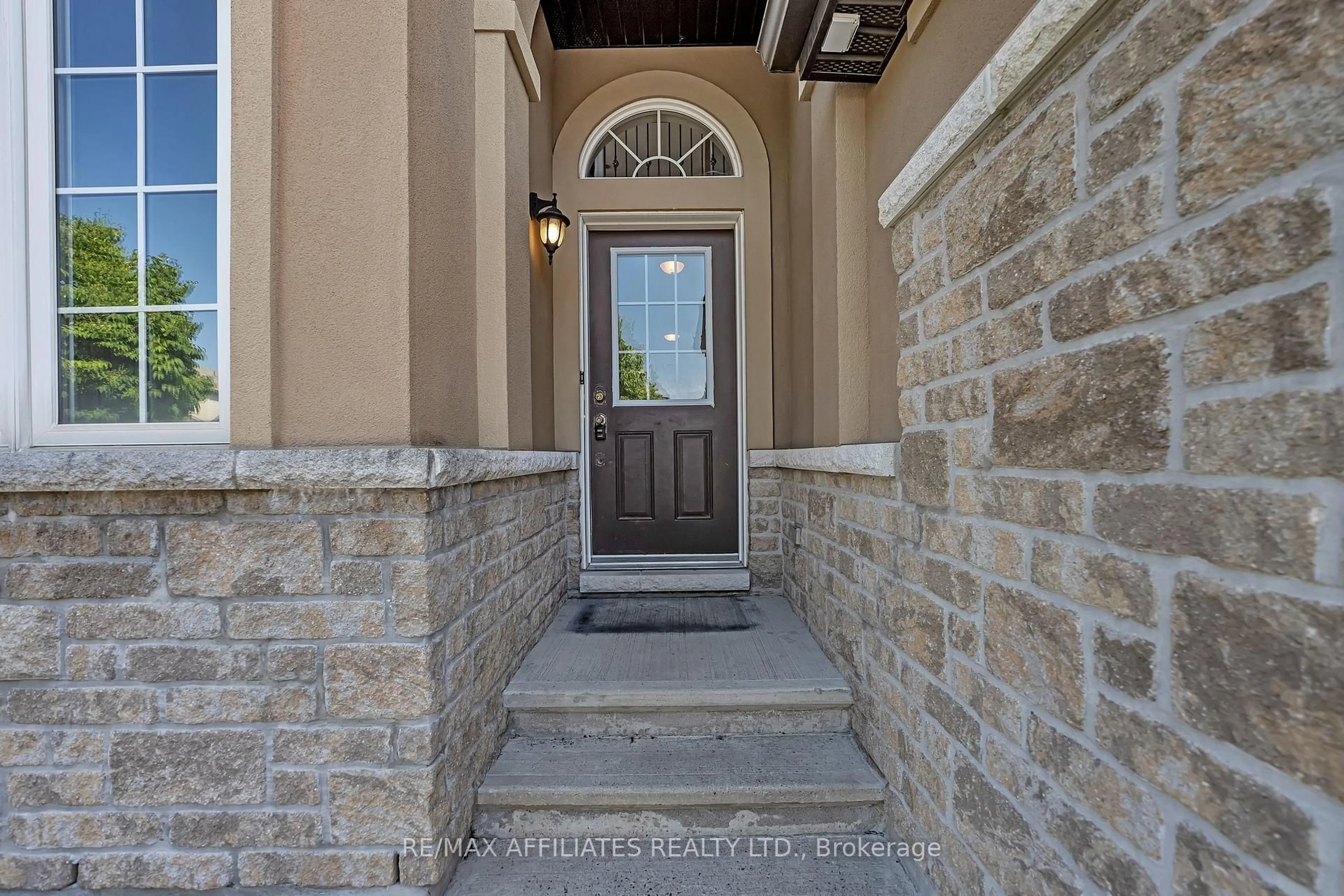 Indoor entryway for 994 Fieldfair Way, Ottawa Ontario K4A 0E4