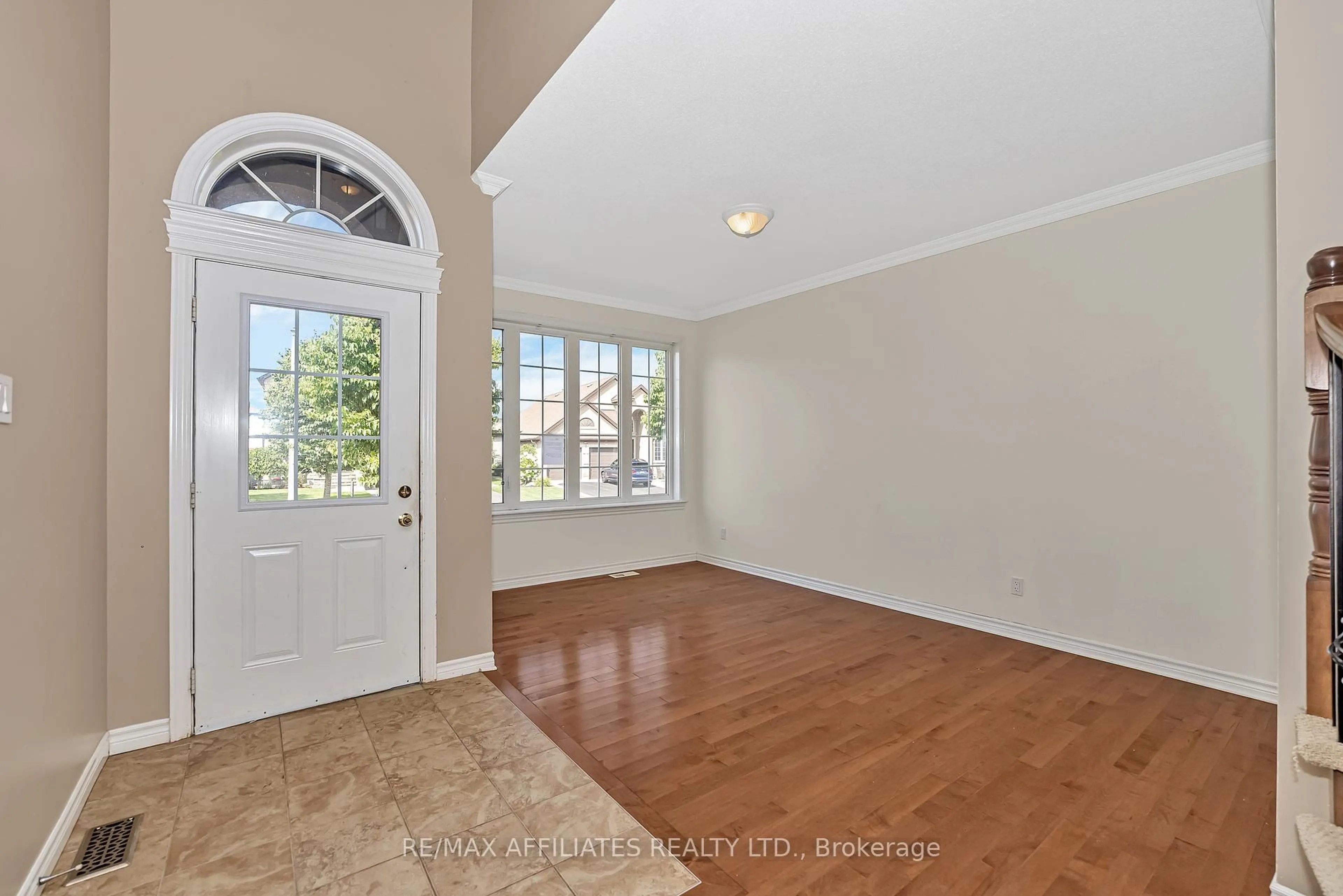 Indoor entryway for 994 Fieldfair Way, Ottawa Ontario K4A 0E4