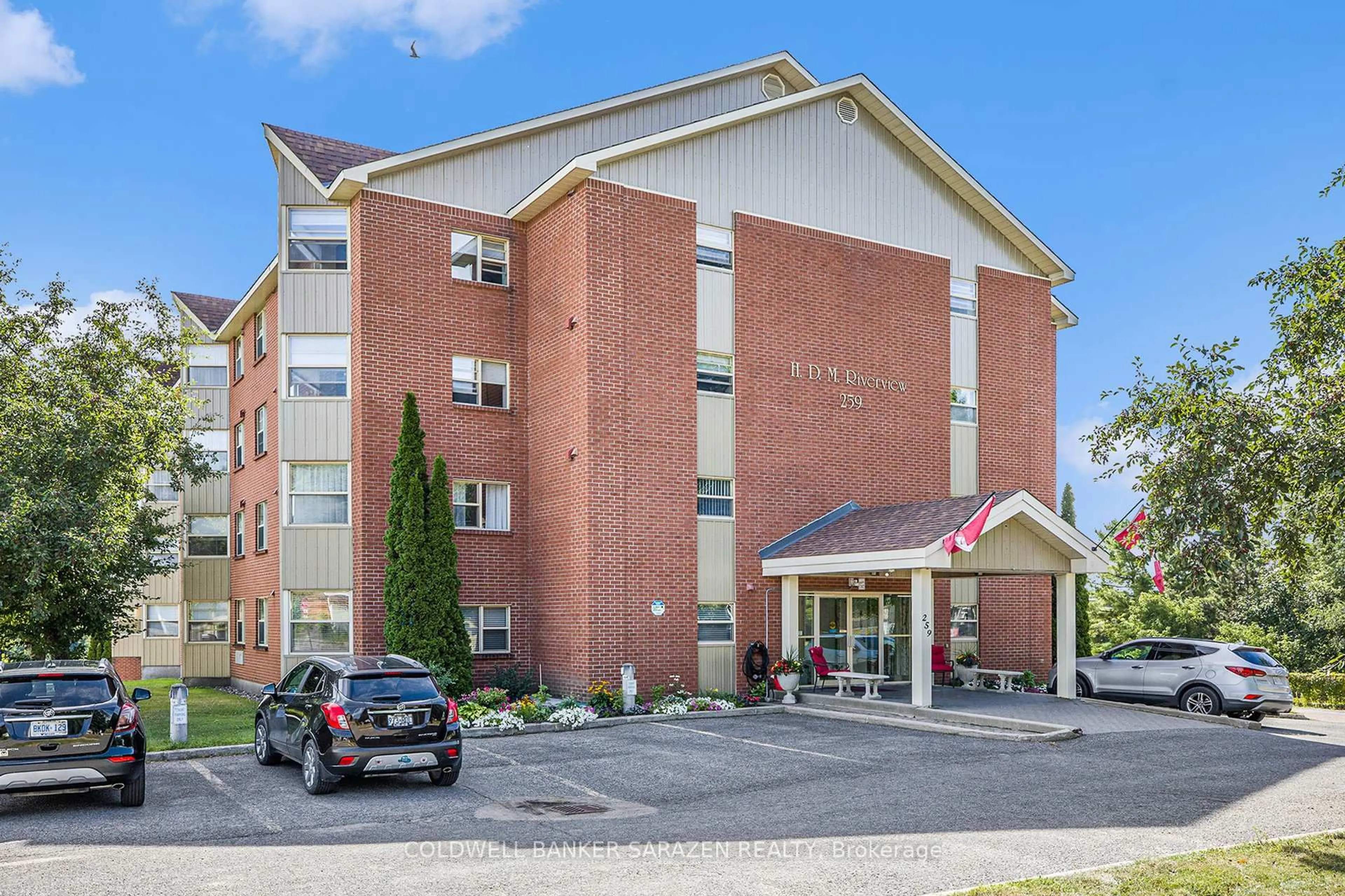 Patio, building for 259 Albert St #108, Arnprior Ontario K7S 2M4