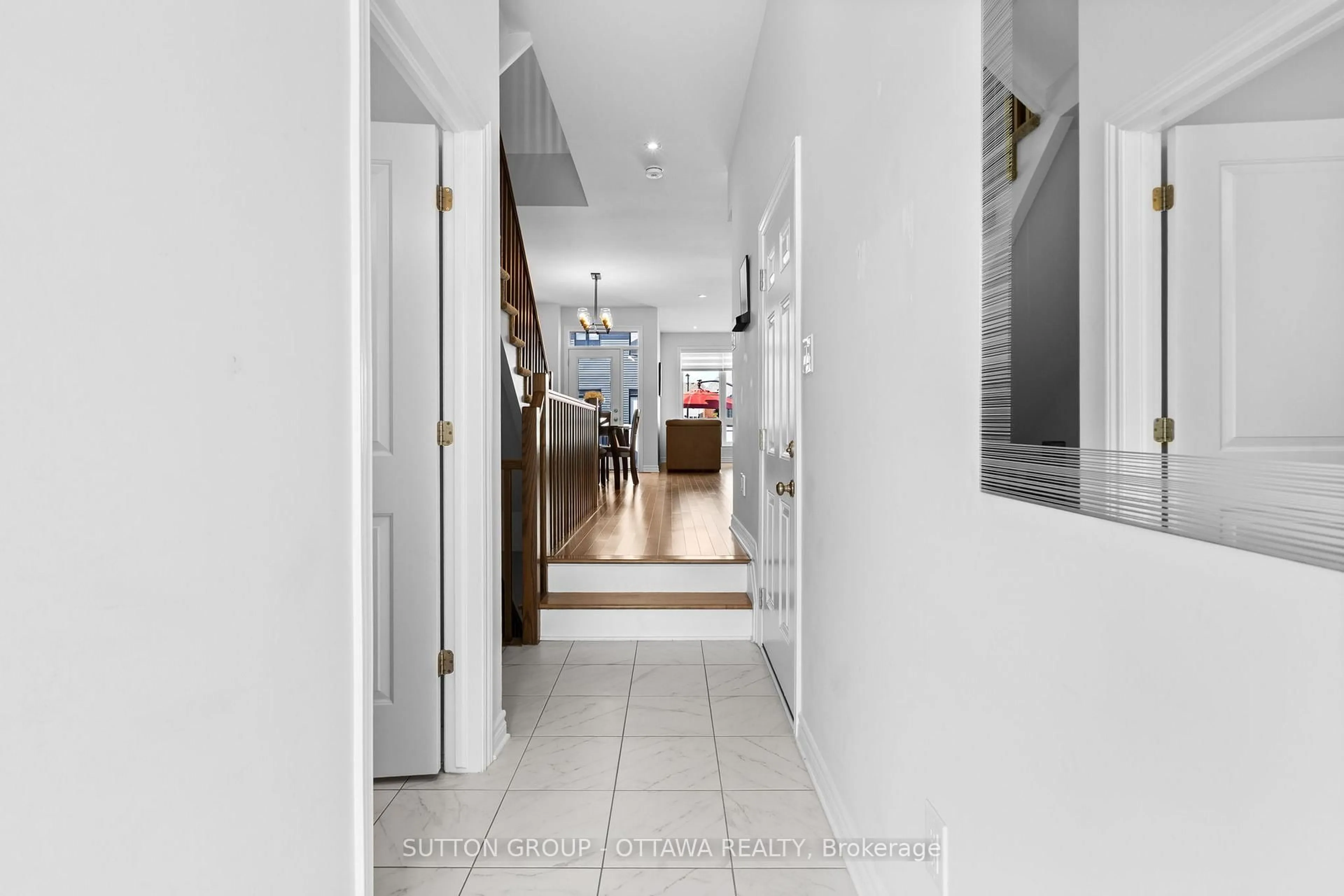 Indoor foyer for 744 Putney Cres, Stittsville Ontario K2S 2P1