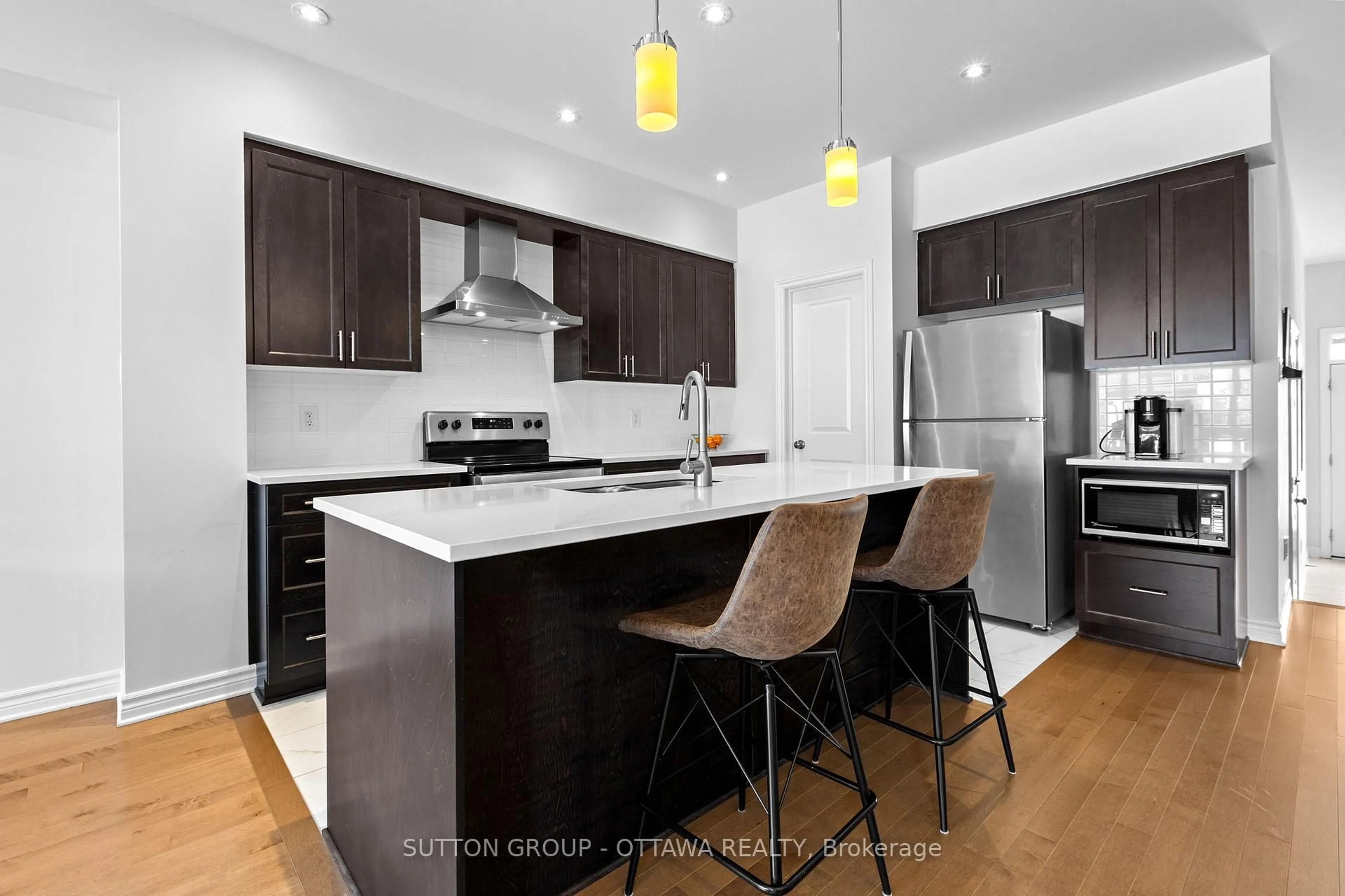 Contemporary kitchen, unknown for 744 Putney Cres, Stittsville Ontario K2S 2P1