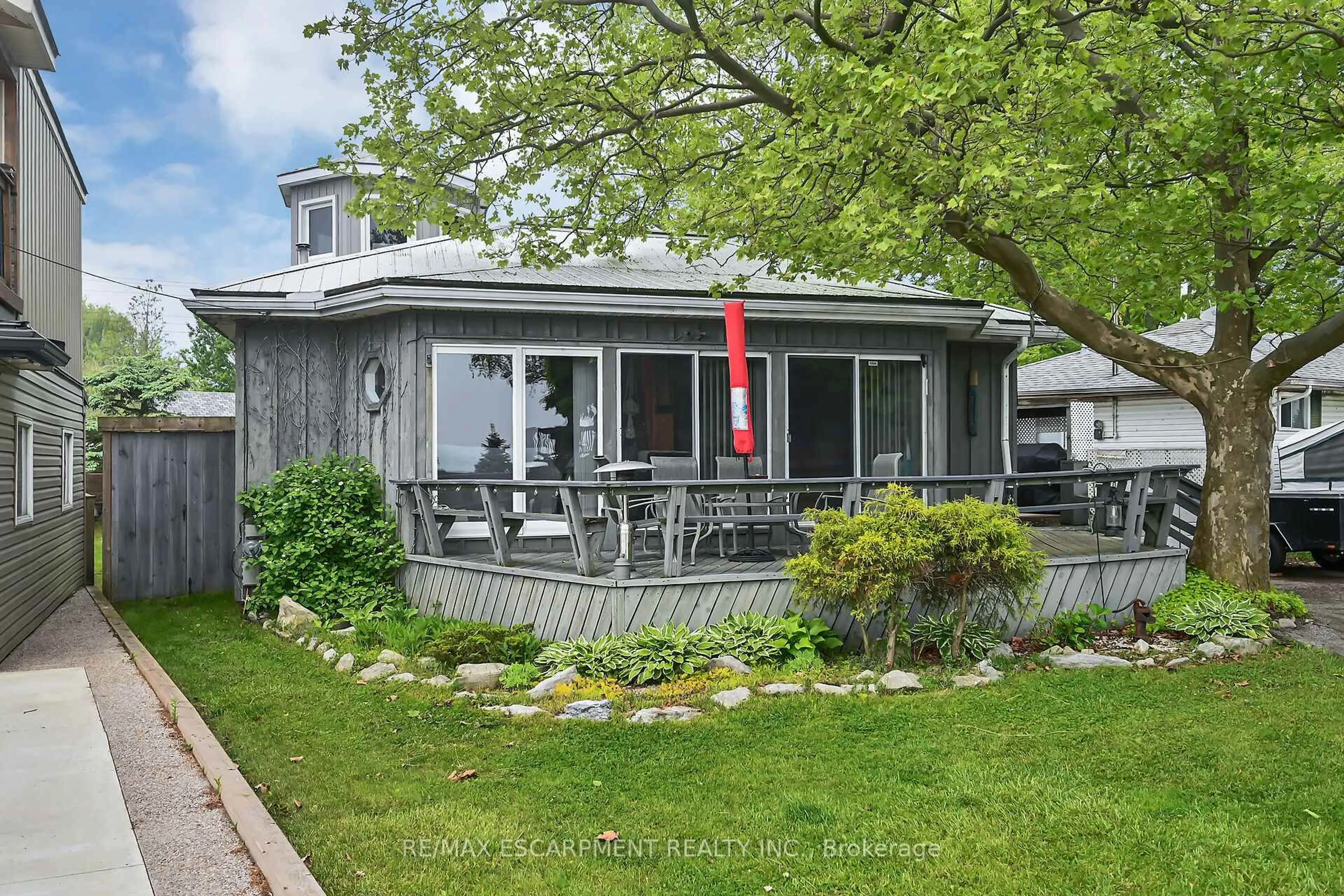 Patio, street for 271 Blue Water Pkwy, Haldimand Ontario N0A 1P0