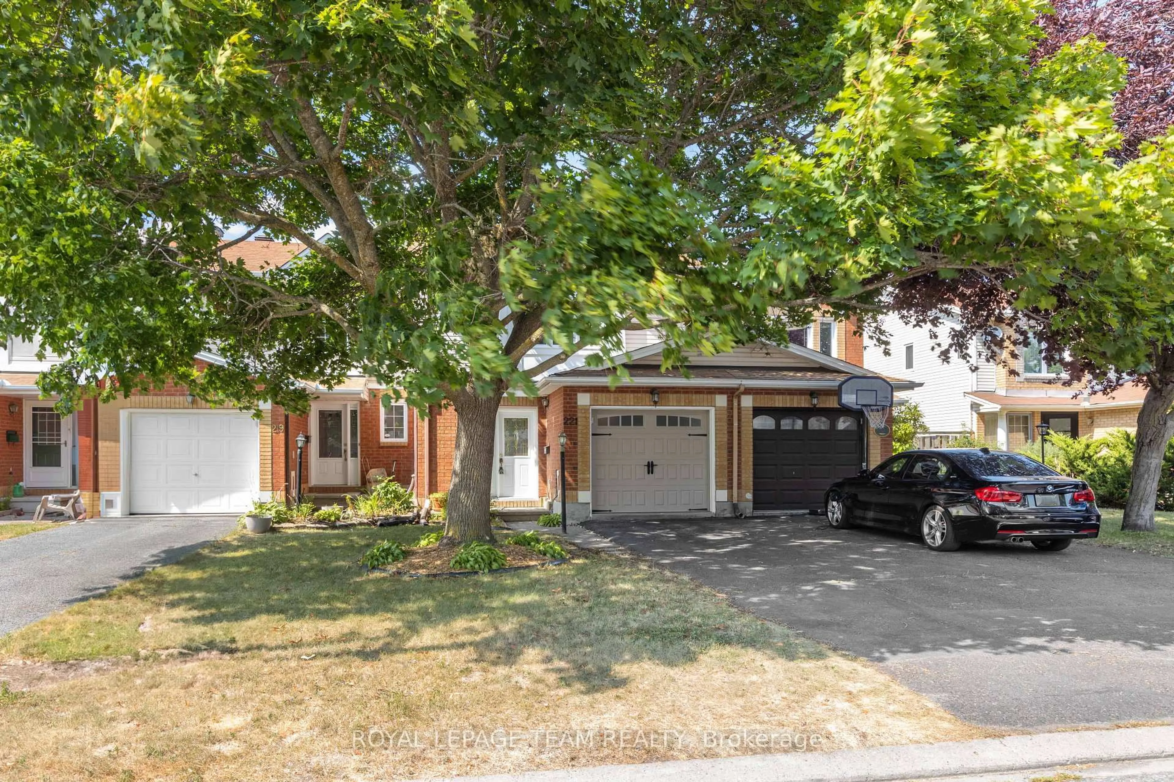 A pic from outside/outdoor area/front of a property/back of a property/a pic from drone, street for 221 Longshire Circ, Ottawa Ontario K2J 4K8