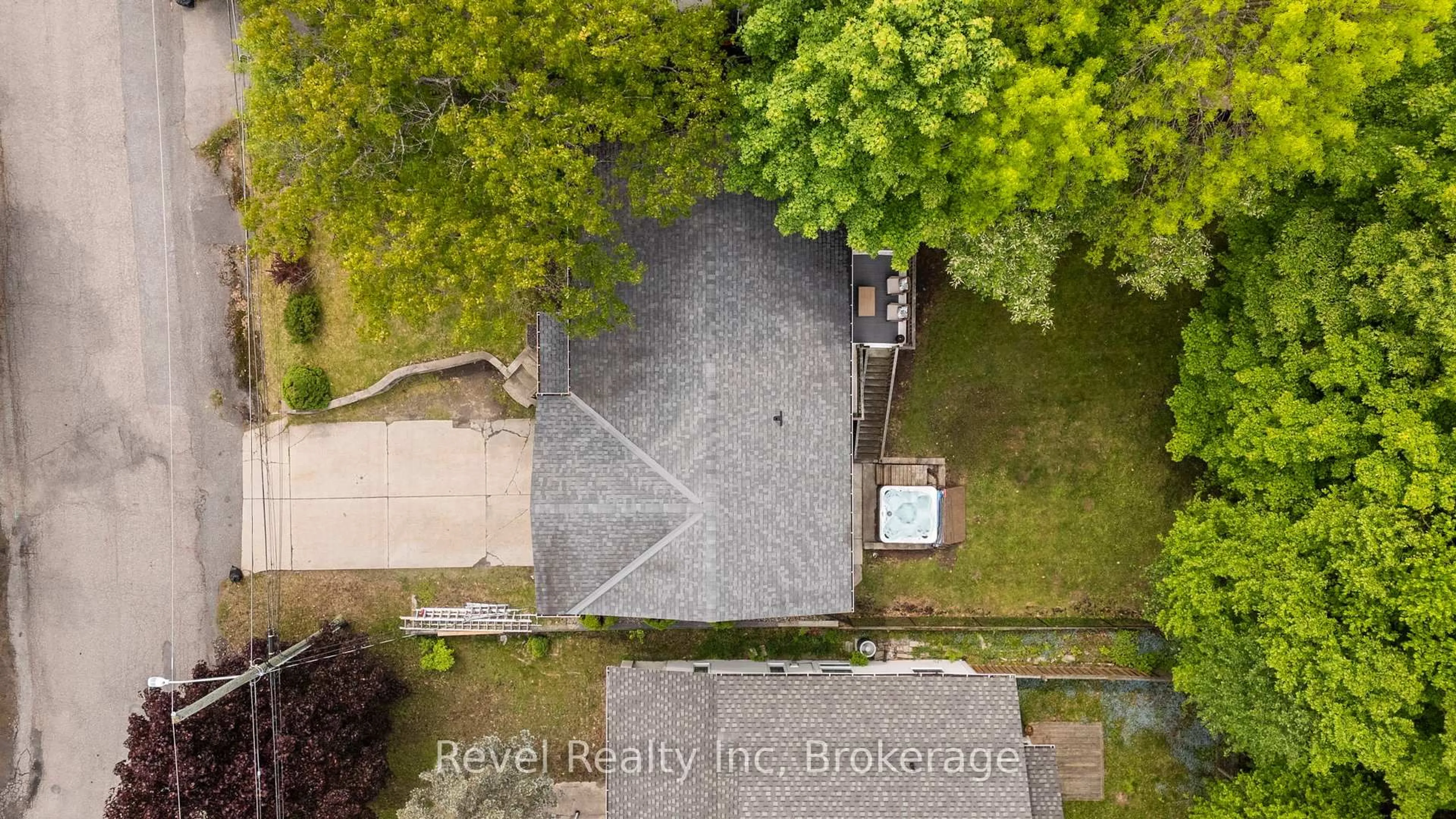 A pic from outside/outdoor area/front of a property/back of a property/a pic from drone, street for 35 Macklaim Dr, Parry Sound Ontario P2A 2Z7