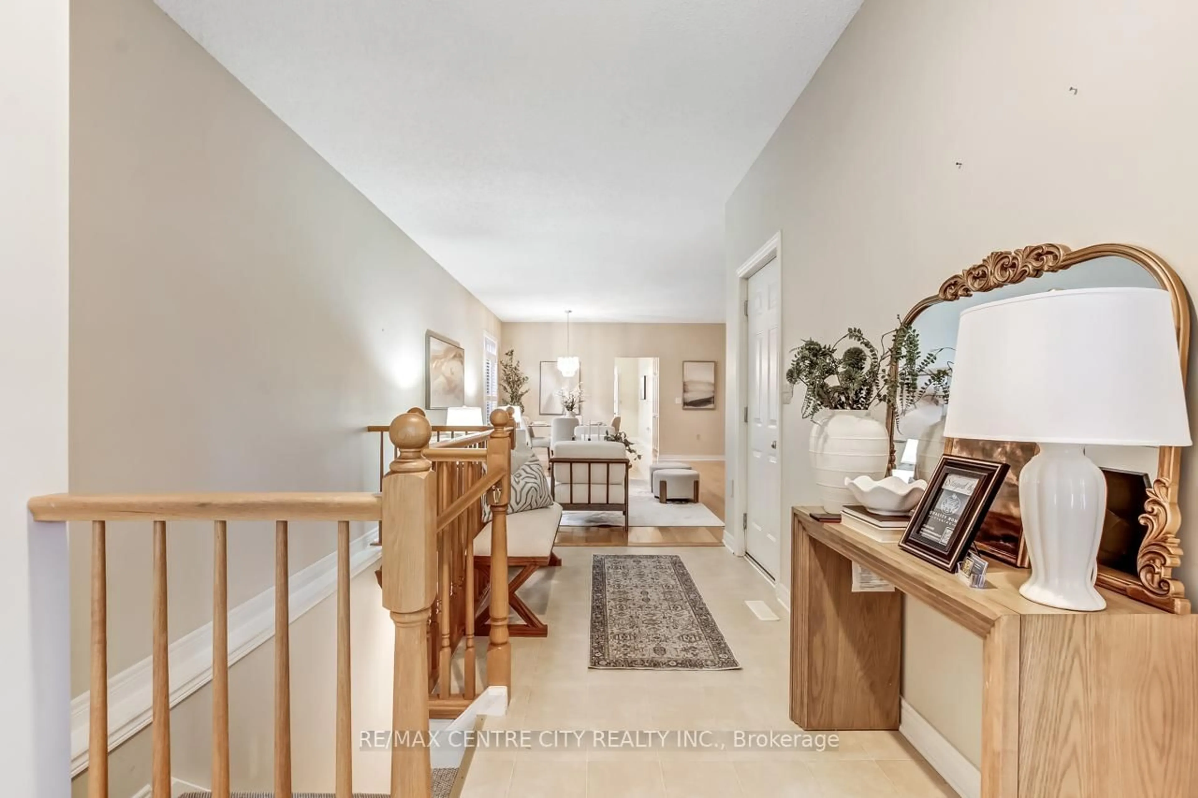 Indoor foyer for 2025 MEADOWGATE Blvd #243, London South Ontario N6M 1K9
