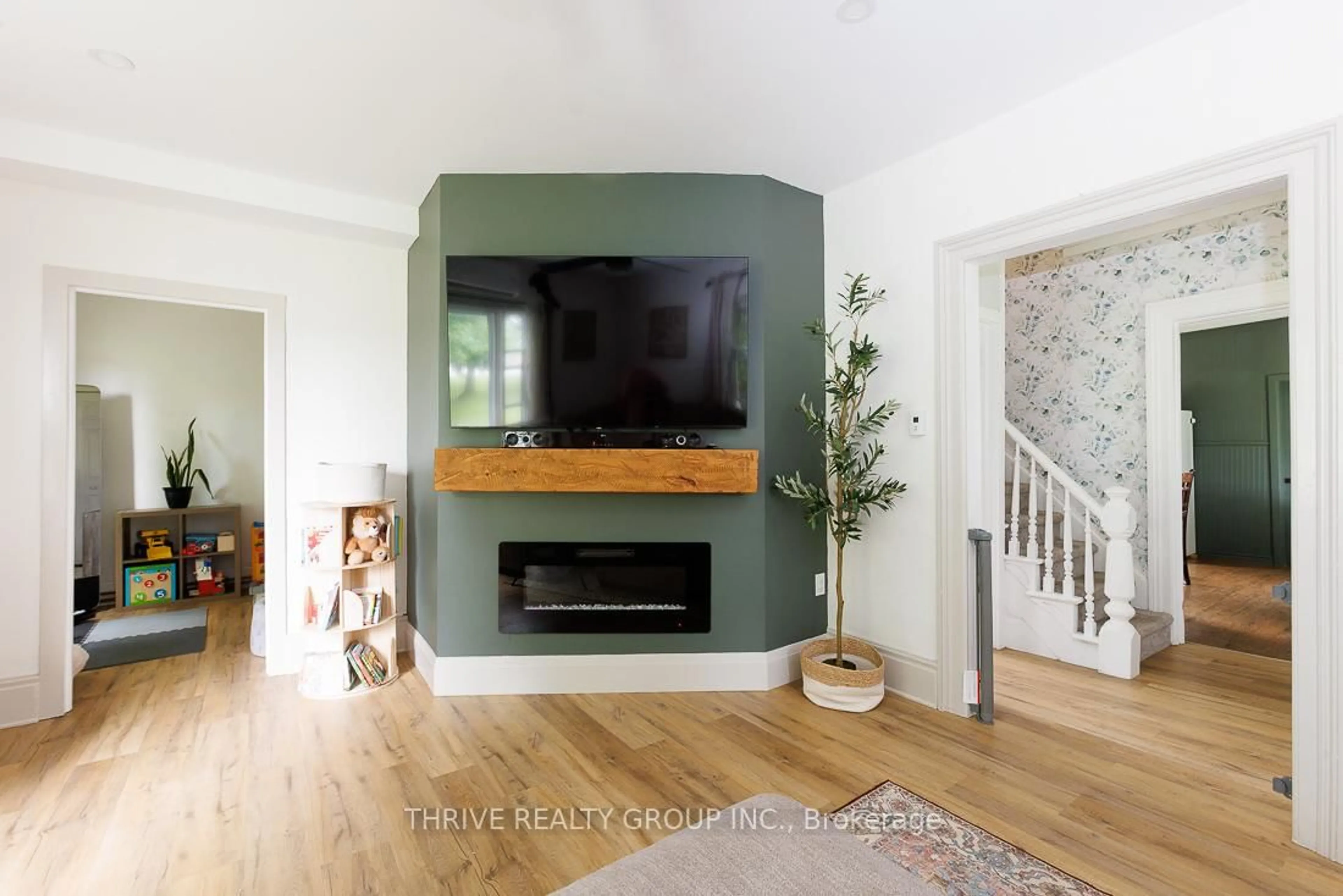 Living room with furniture, wood/laminate floor for 101 Goshen Rd, Bayham Ontario N4G 4G7