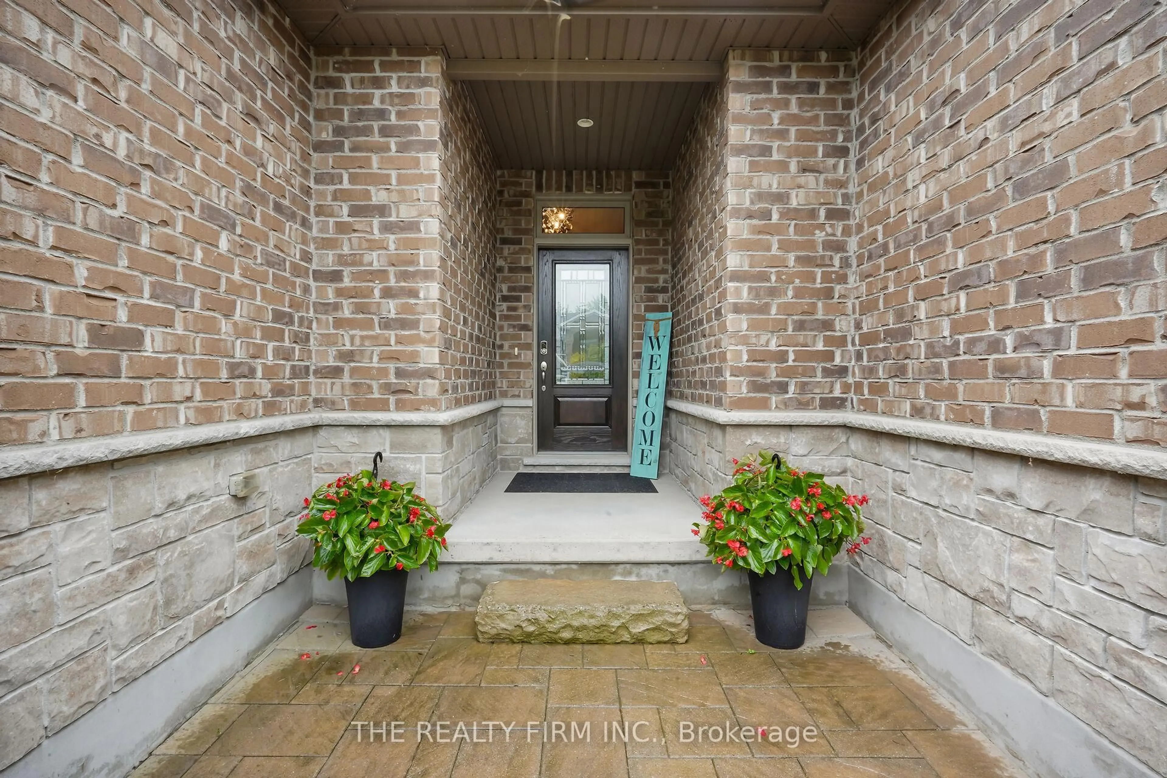 Indoor entryway for 102 Prince St, Middlesex Centre Ontario N0L 1R0