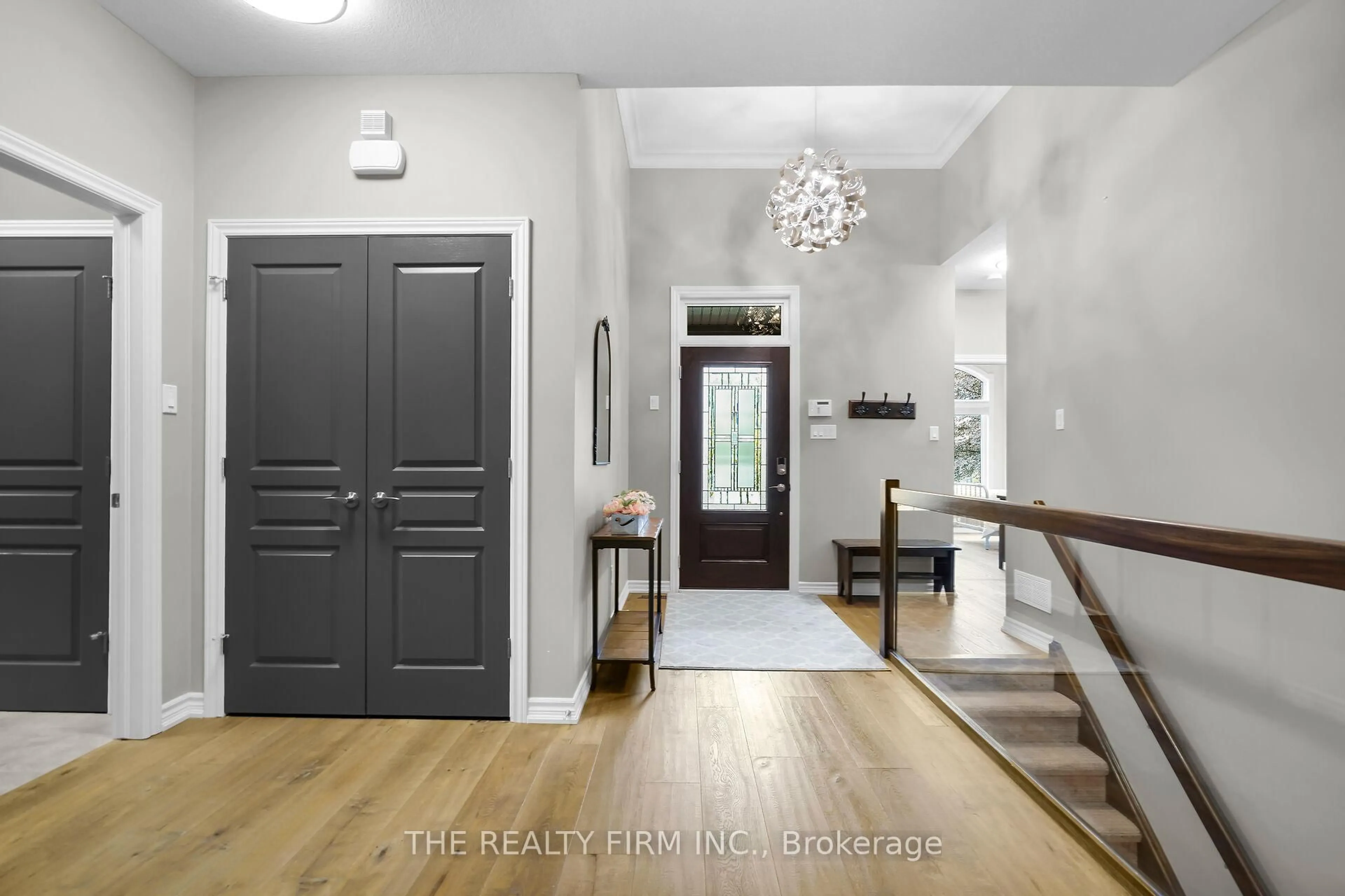 Indoor entryway for 102 Prince St, Middlesex Centre Ontario N0L 1R0