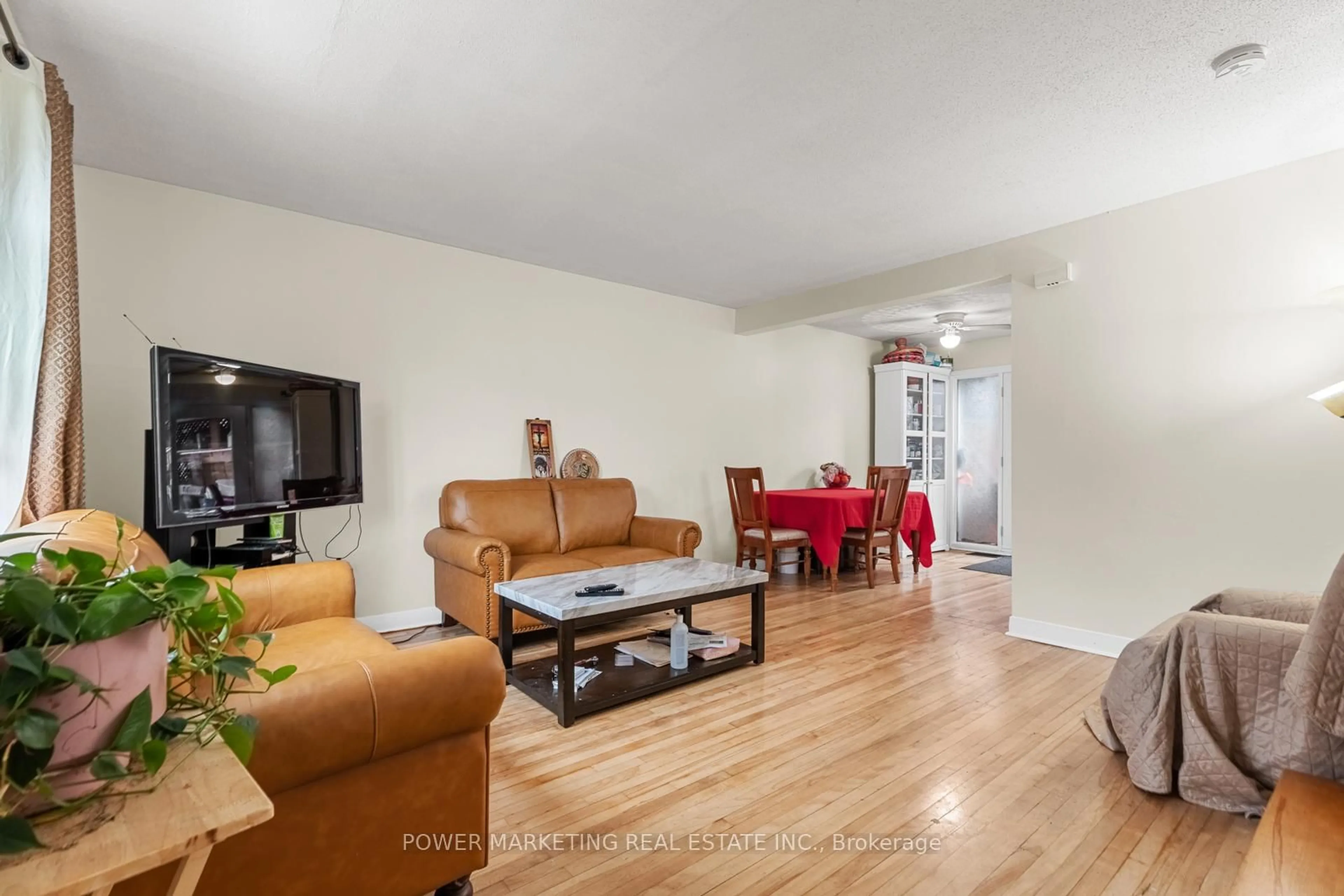 Living room with furniture, wood/laminate floor for 1047 Hollington St, Ottawa Ontario K1Z 6L2