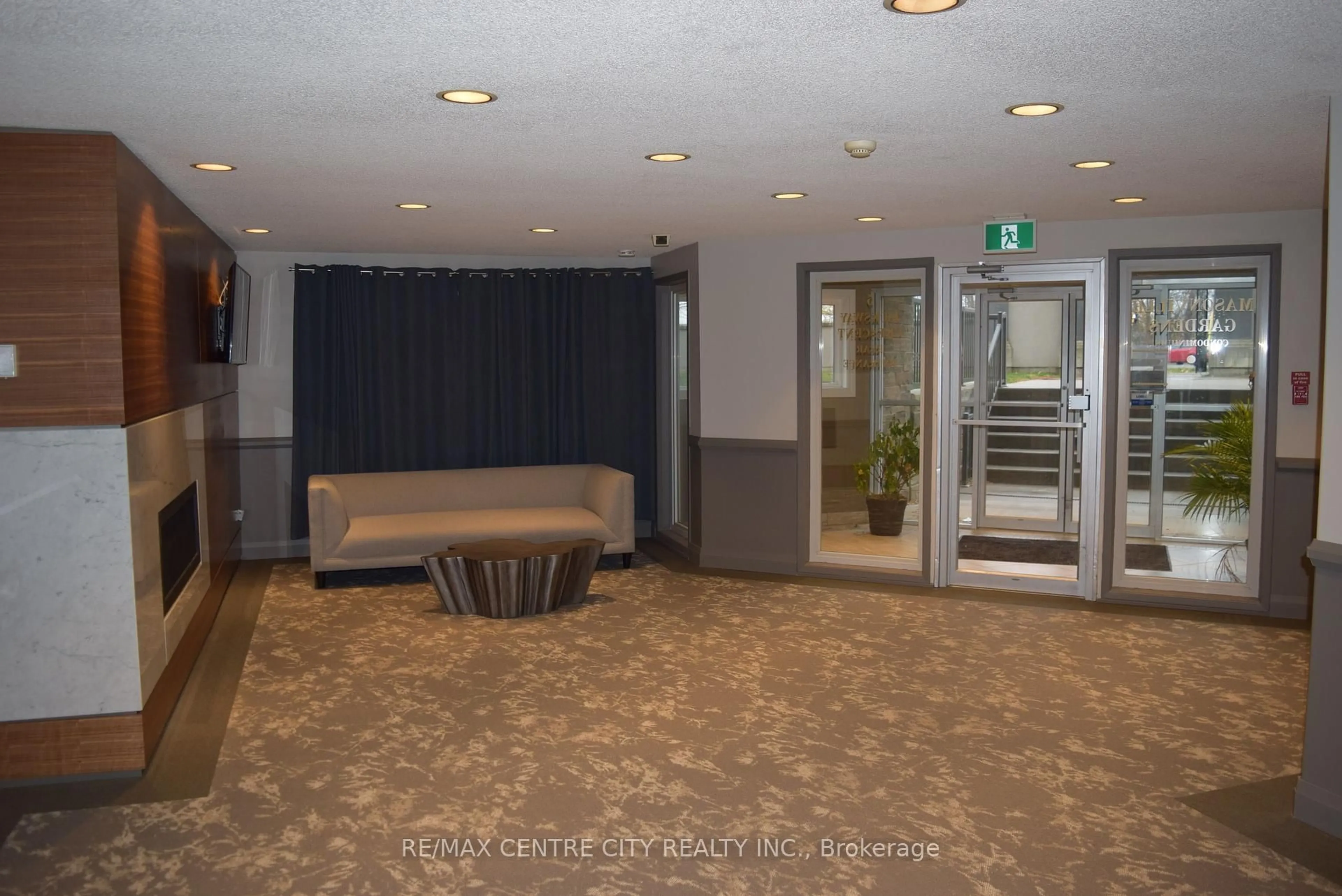 Indoor foyer for 5 Jacksway Cres #207, London North Ontario N5X 3T6