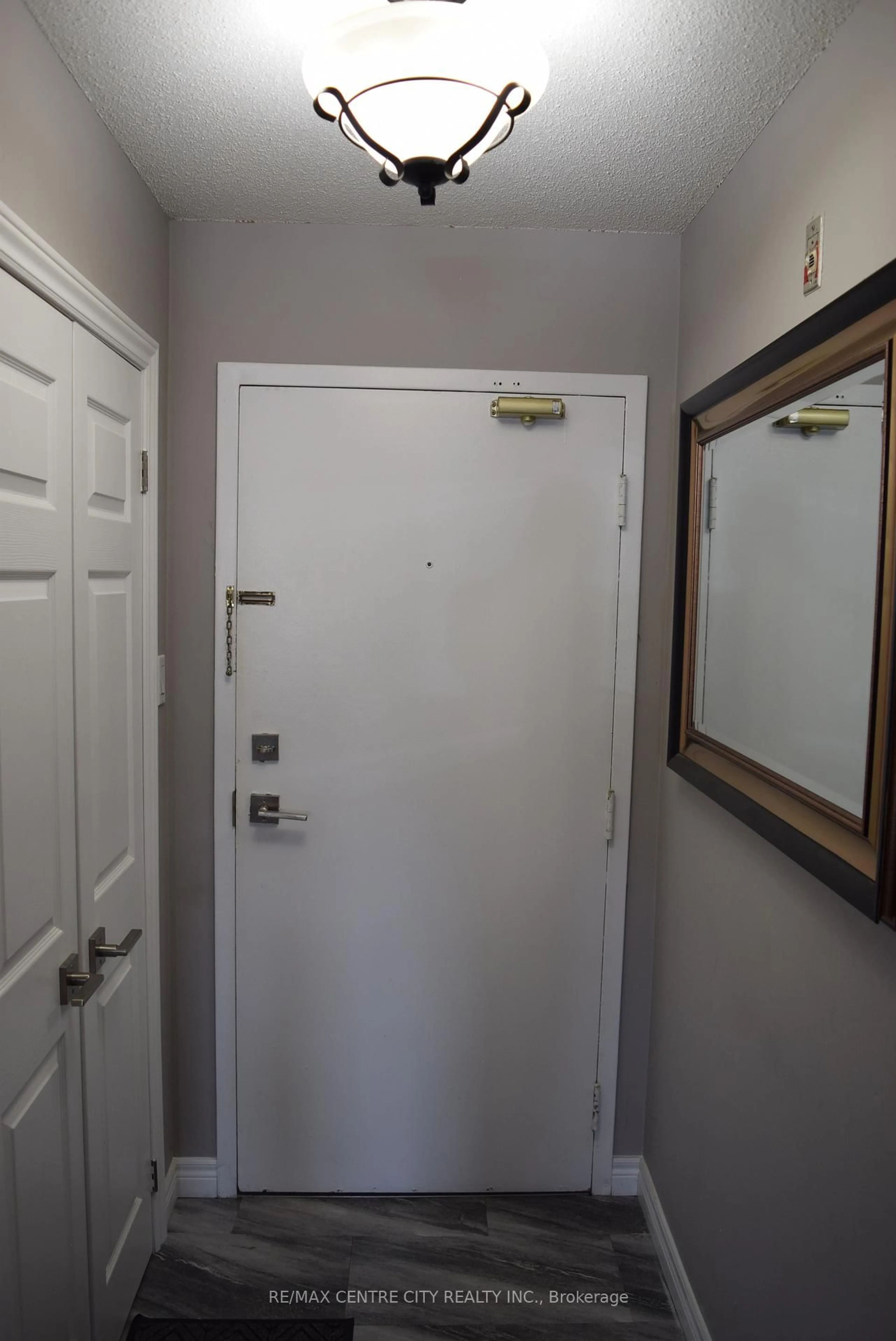 Indoor entryway for 5 Jacksway Cres #207, London North Ontario N5X 3T6